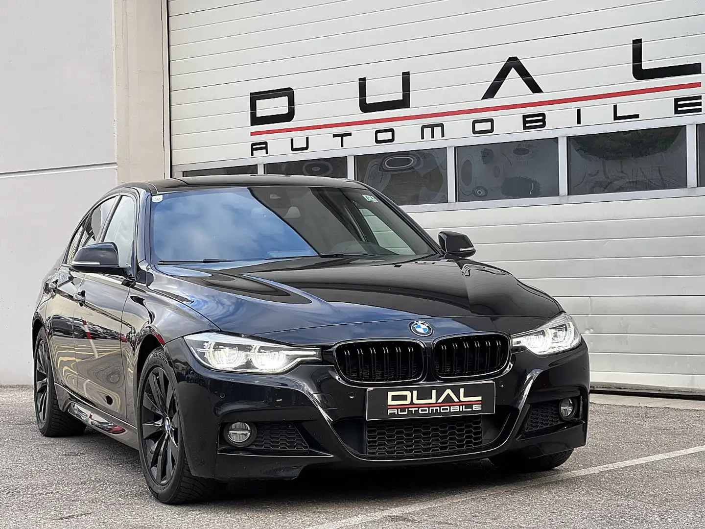 BMW 320 d Aut. /M-PAKET/NAVI/PDC/STZHZG Schwarz - 2