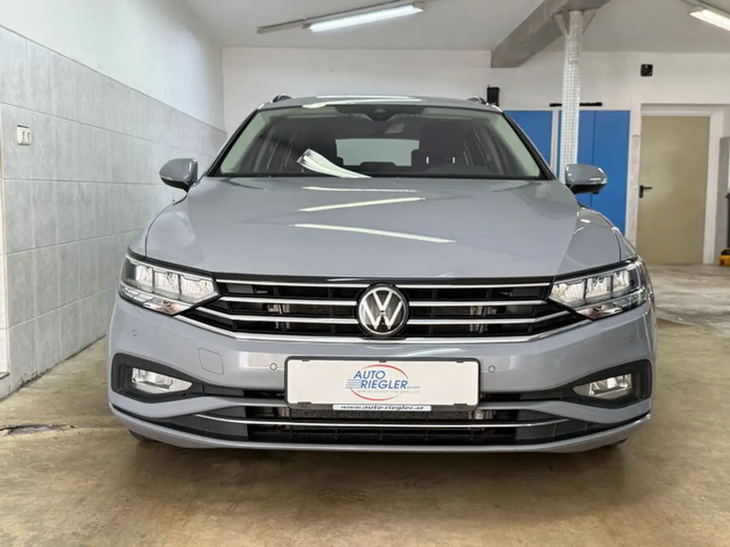 Volkswagen Passat Business ''LED-Navi-Kamera-Sportsitze-ACC '' Grau - 2