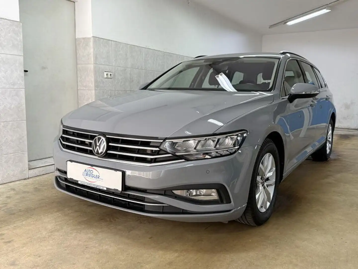 Volkswagen Passat Business ''LED-Navi-Kamera-Sportsitze-ACC '' Grau - 1