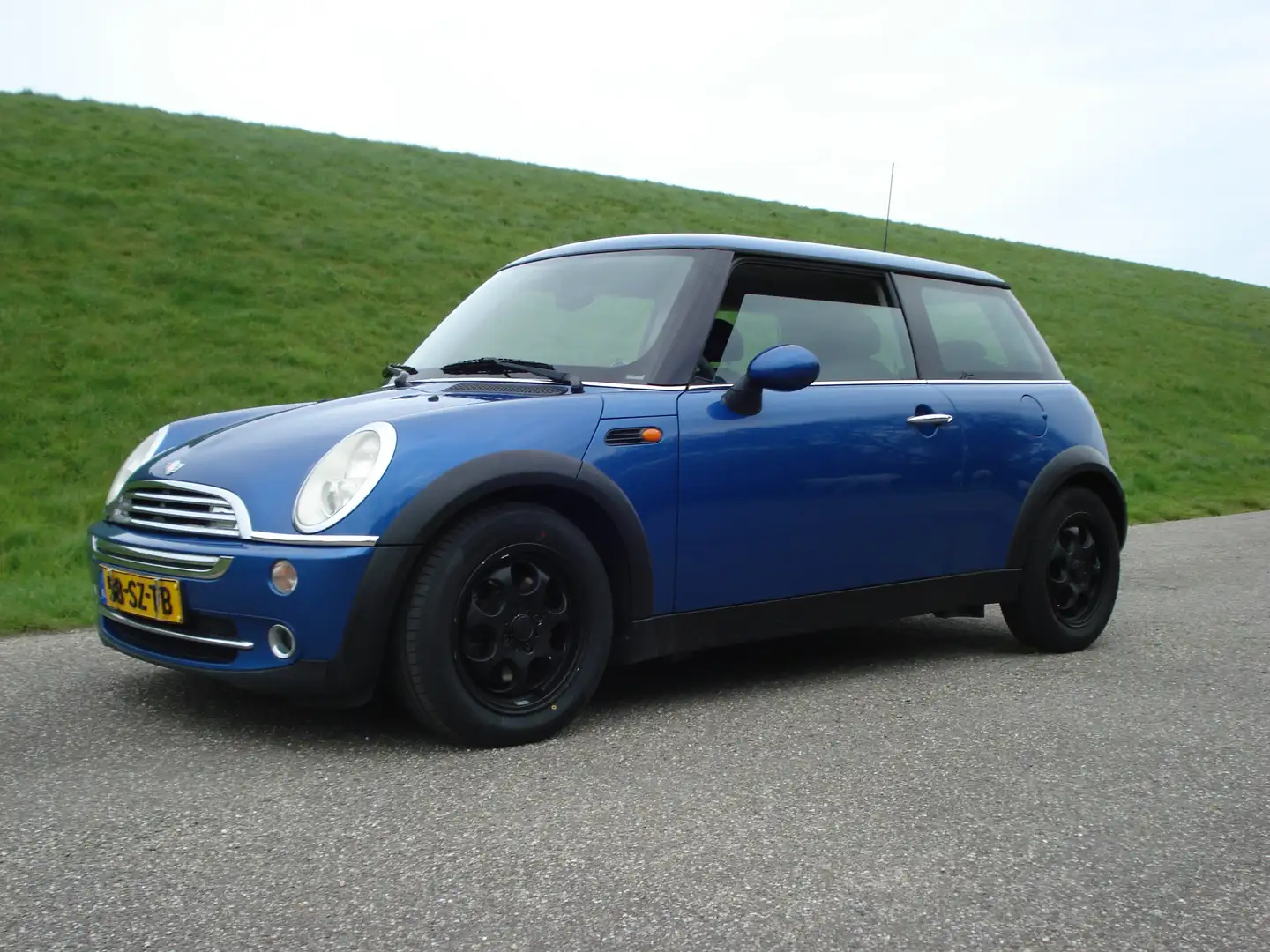 MINI Cooper 1.6 Cooper Blauw - 1