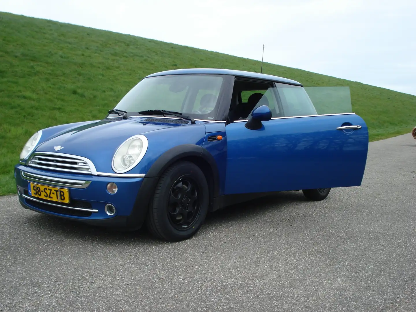 MINI Cooper 1.6 Cooper Blauw - 2