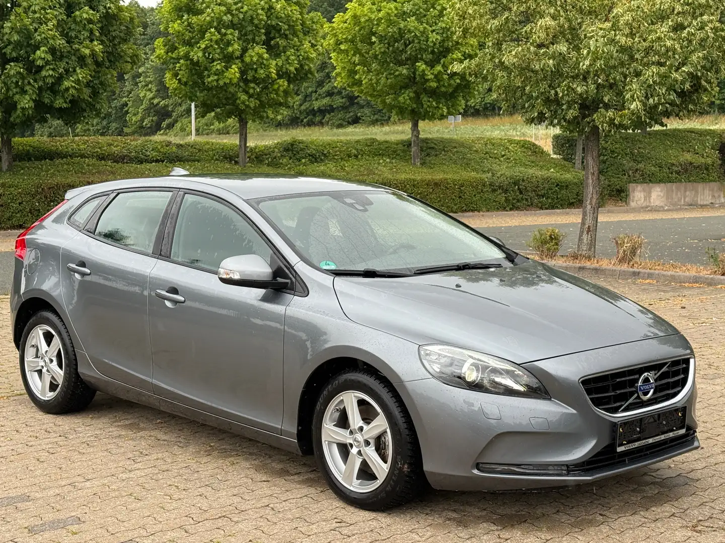 Volvo V40 You! Bi-Xenon/Temp./Sitzh./Digit.Inst. Gris - 1