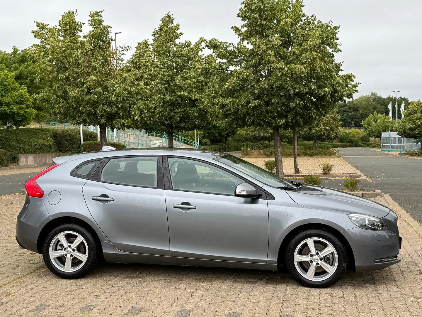 Volvo V40 You! Bi-Xenon/Temp./Sitzh./Digit.Inst. Gris - 2