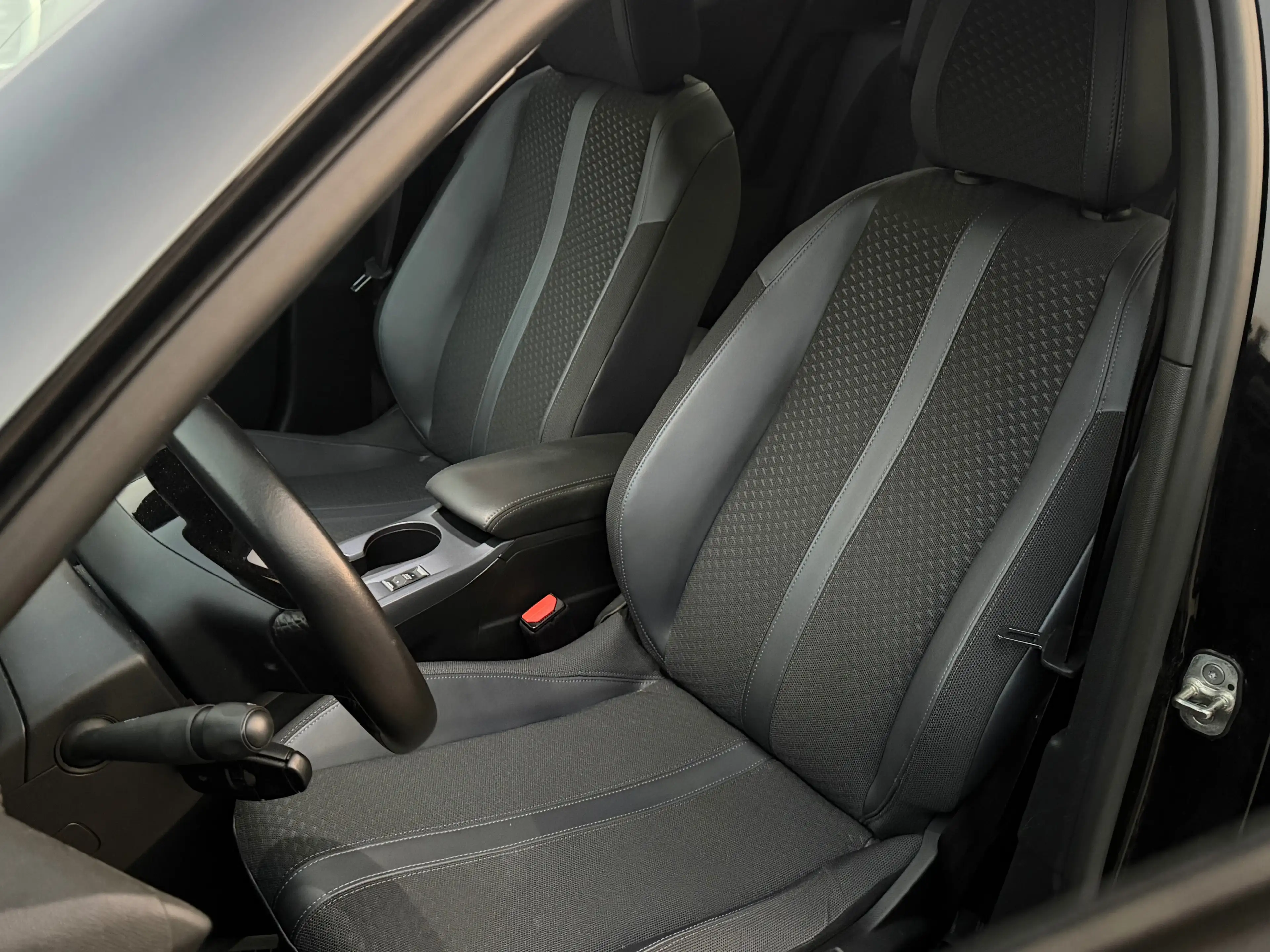 Peugeot 2008 Allure*R-Kamera*SZH*Spurhalte* — photo 4