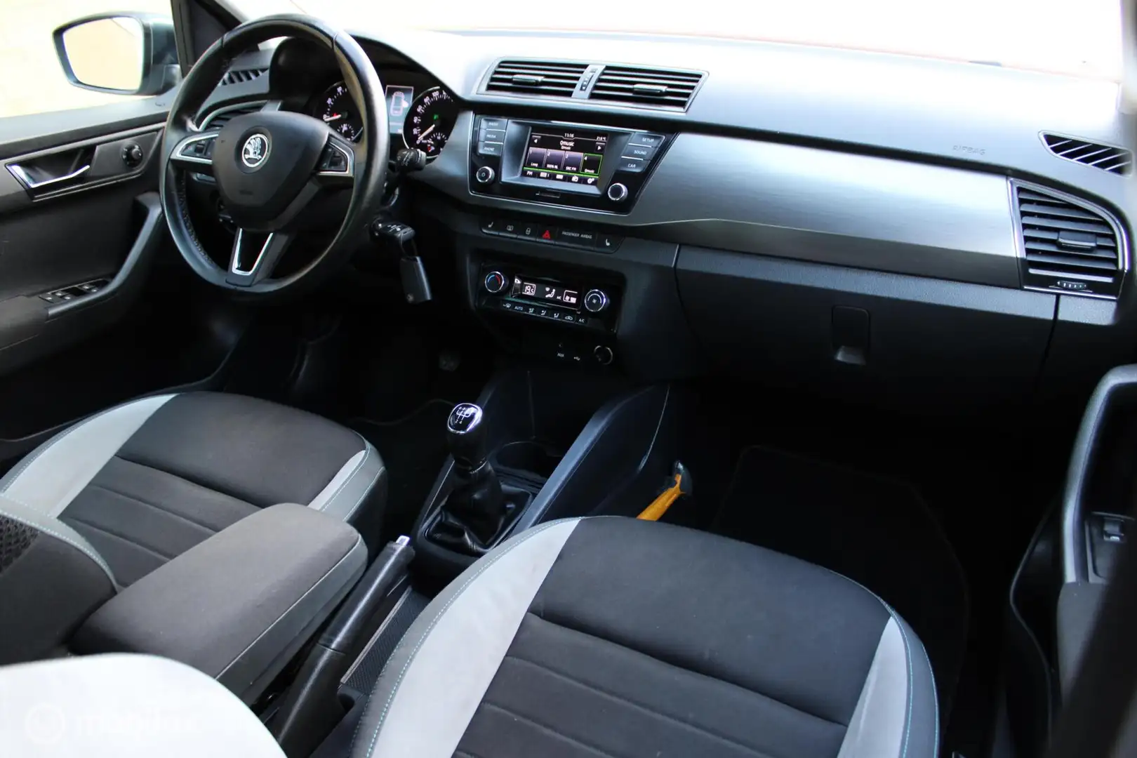 Skoda Fabia Combi 1.2 TSI 4 cilinder, Style Business, Cruise, Grijs - 2