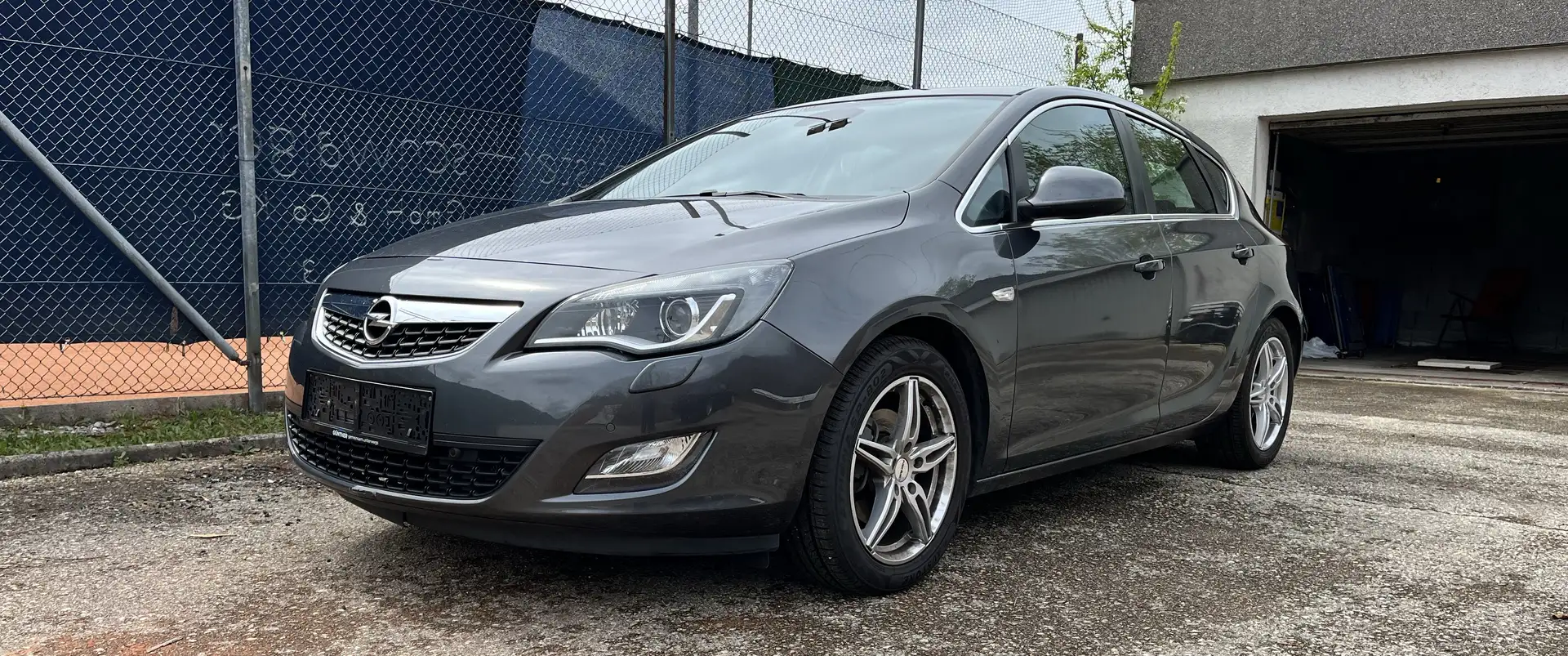 Opel Astra 1.6 Turbo Sport - 1