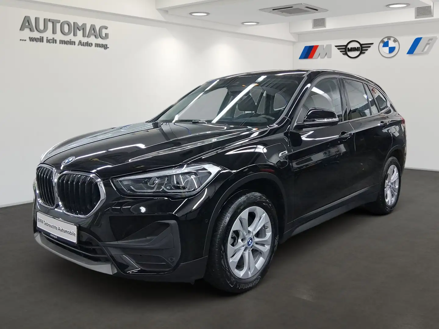 BMW X1 xDrive25e HeadUp*Kamera*Drive Assist Plus*LED*Navi Zwart - 1