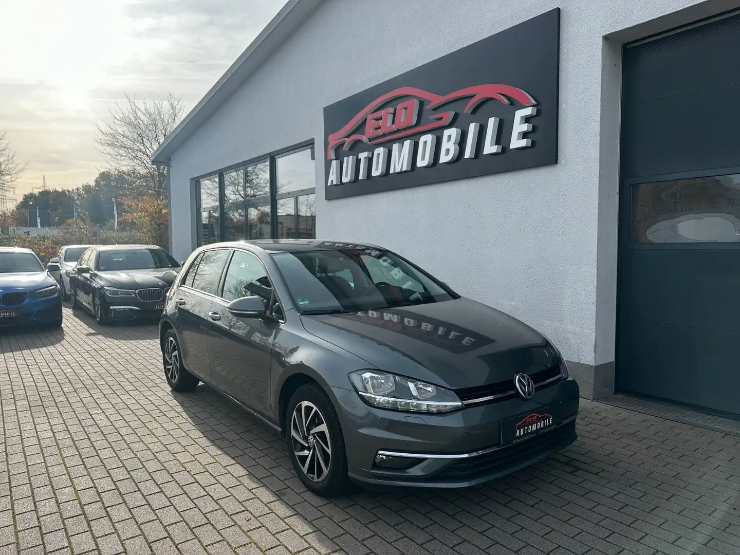 Volkswagen Golf VII Lim. Join*Navi*Anhängerkupplung* Grau - 1