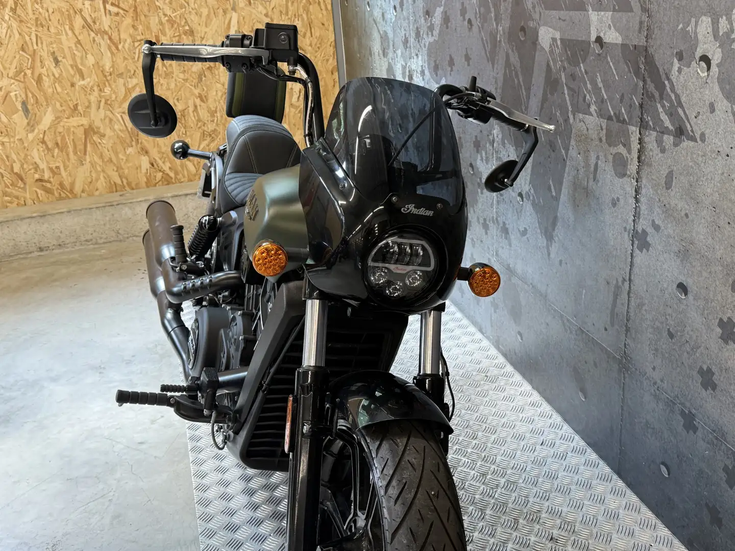 Indian Scout Gris - 2