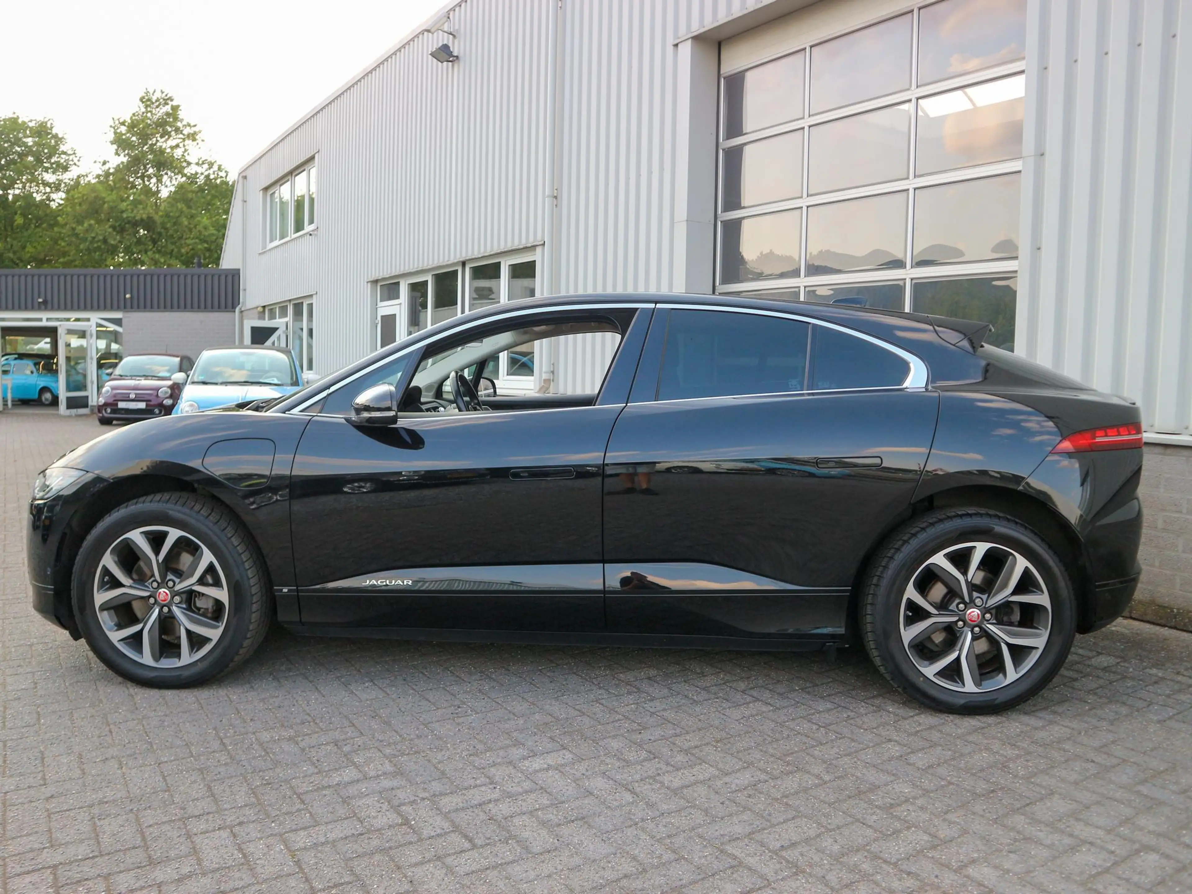 Jaguar I-Pace EV400 S 90 kWh Santorini Black | BTW Auto — photo 5