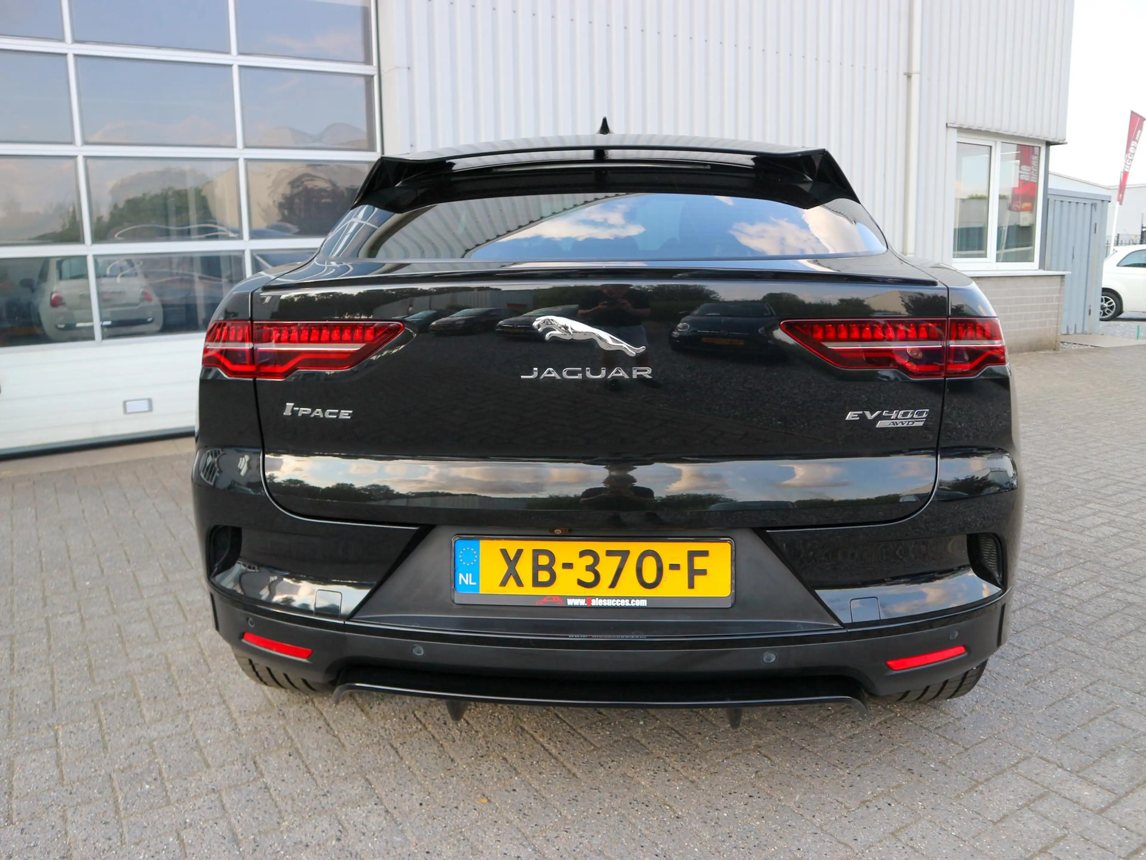 Jaguar I-Pace EV400 S 90 kWh Santorini Black | BTW Auto — photo 12