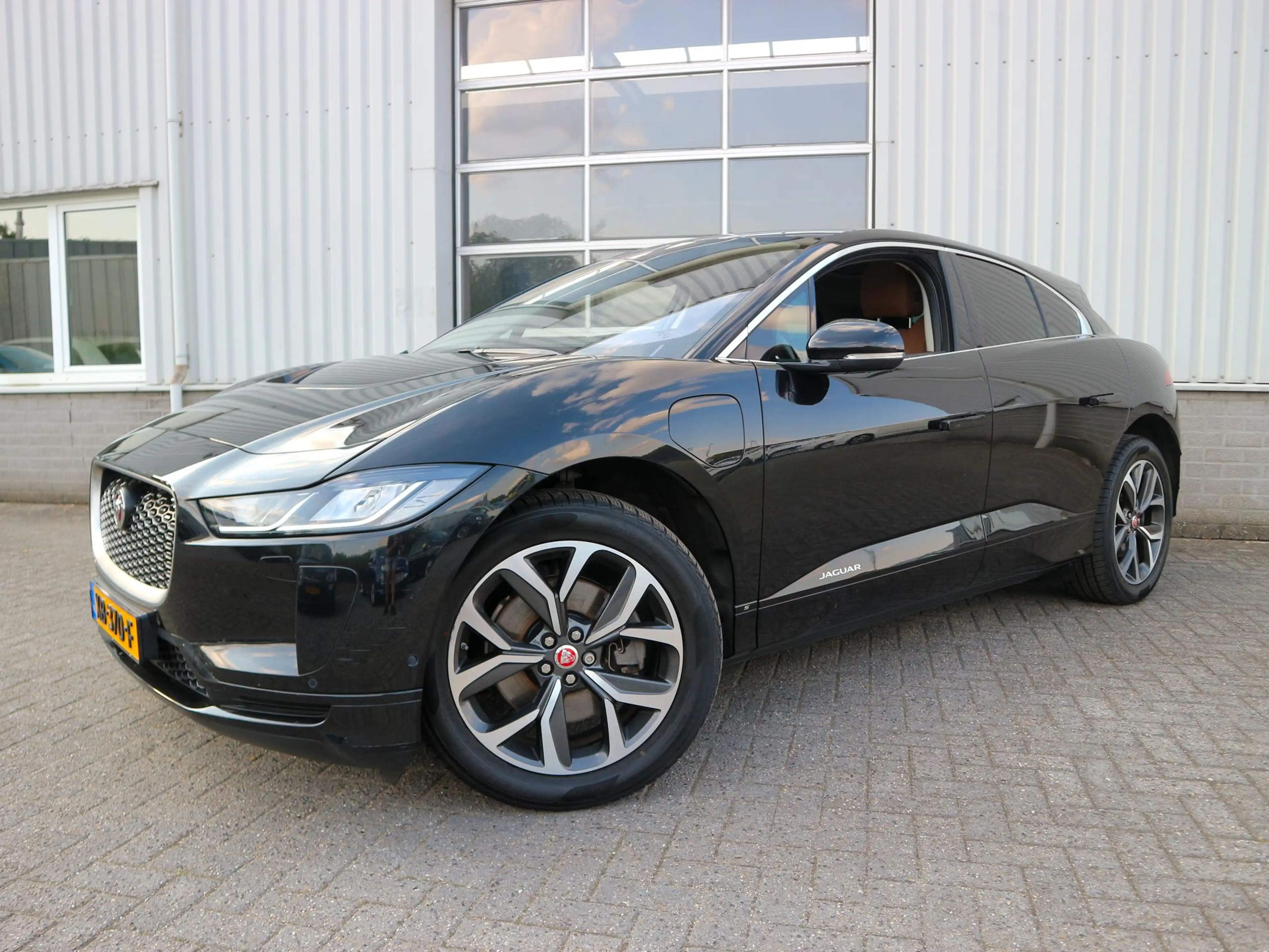 Jaguar I-Pace EV400 S 90 kWh Santorini Black | BTW Auto — photo 3
