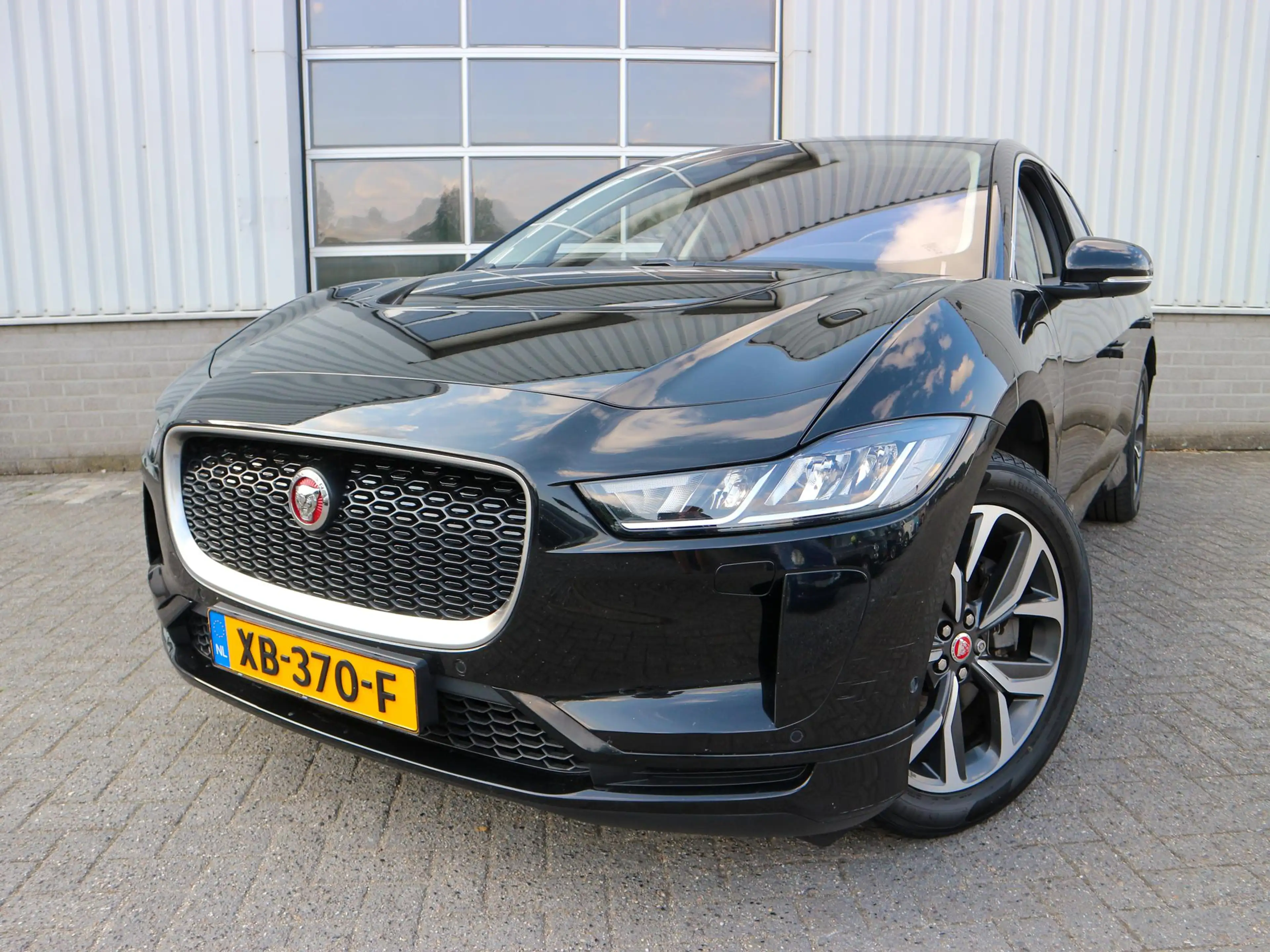 Jaguar I-Pace EV400 S 90 kWh Santorini Black | BTW Auto — photo 2