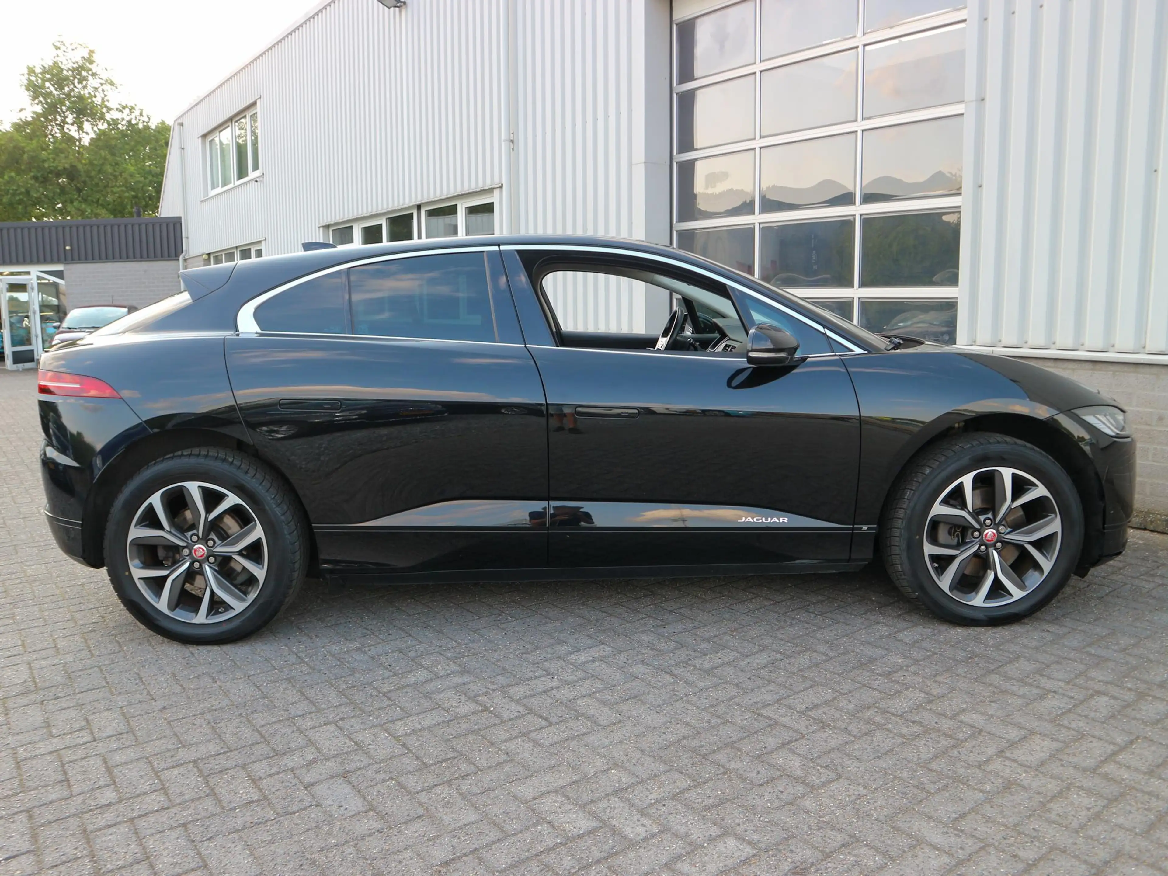 Jaguar I-Pace EV400 S 90 kWh Santorini Black | BTW Auto — photo 14