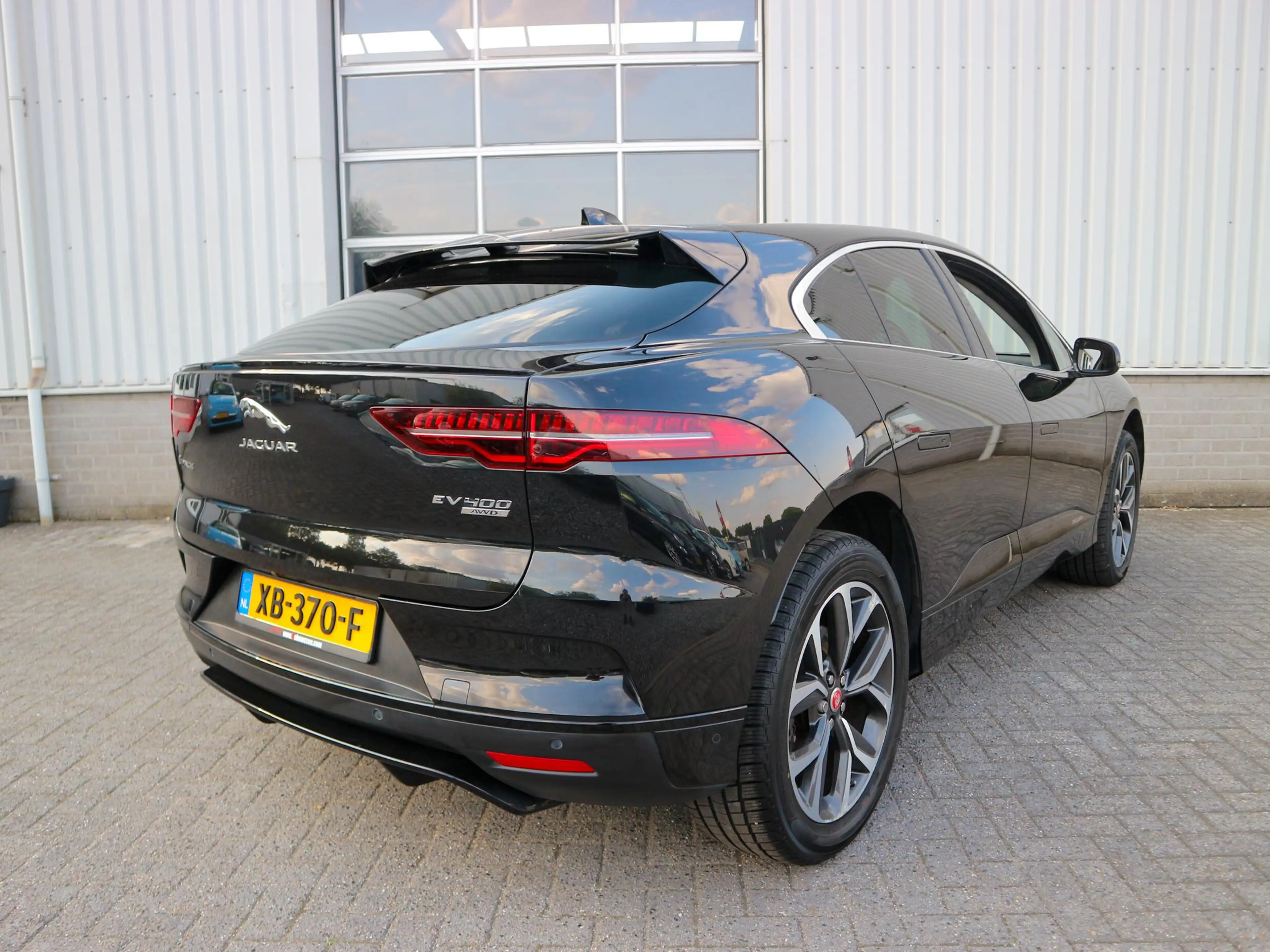 Jaguar I-Pace EV400 S 90 kWh Santorini Black | BTW Auto — photo 11