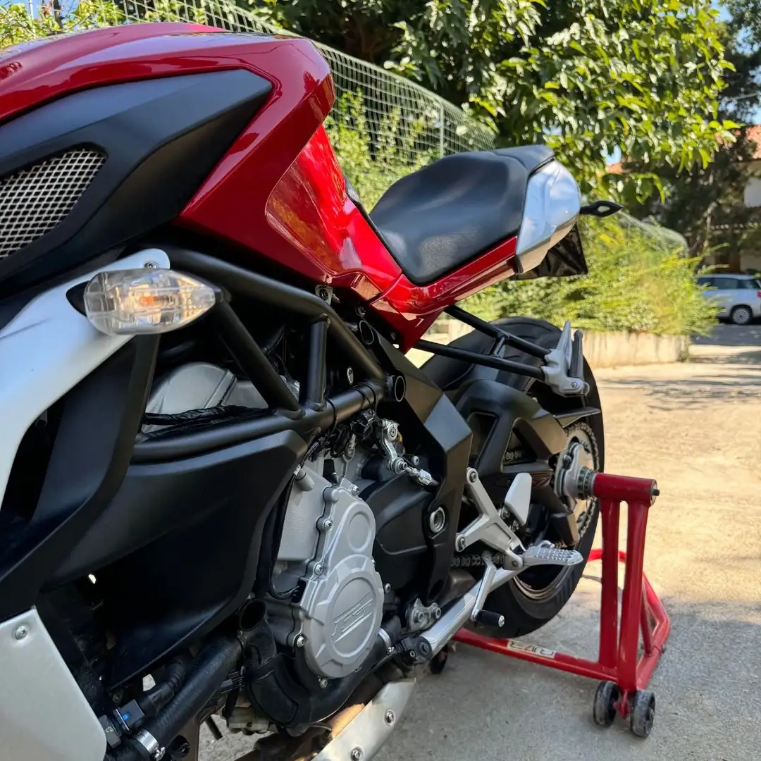 MV Agusta Brutale 675 Rouge - 2