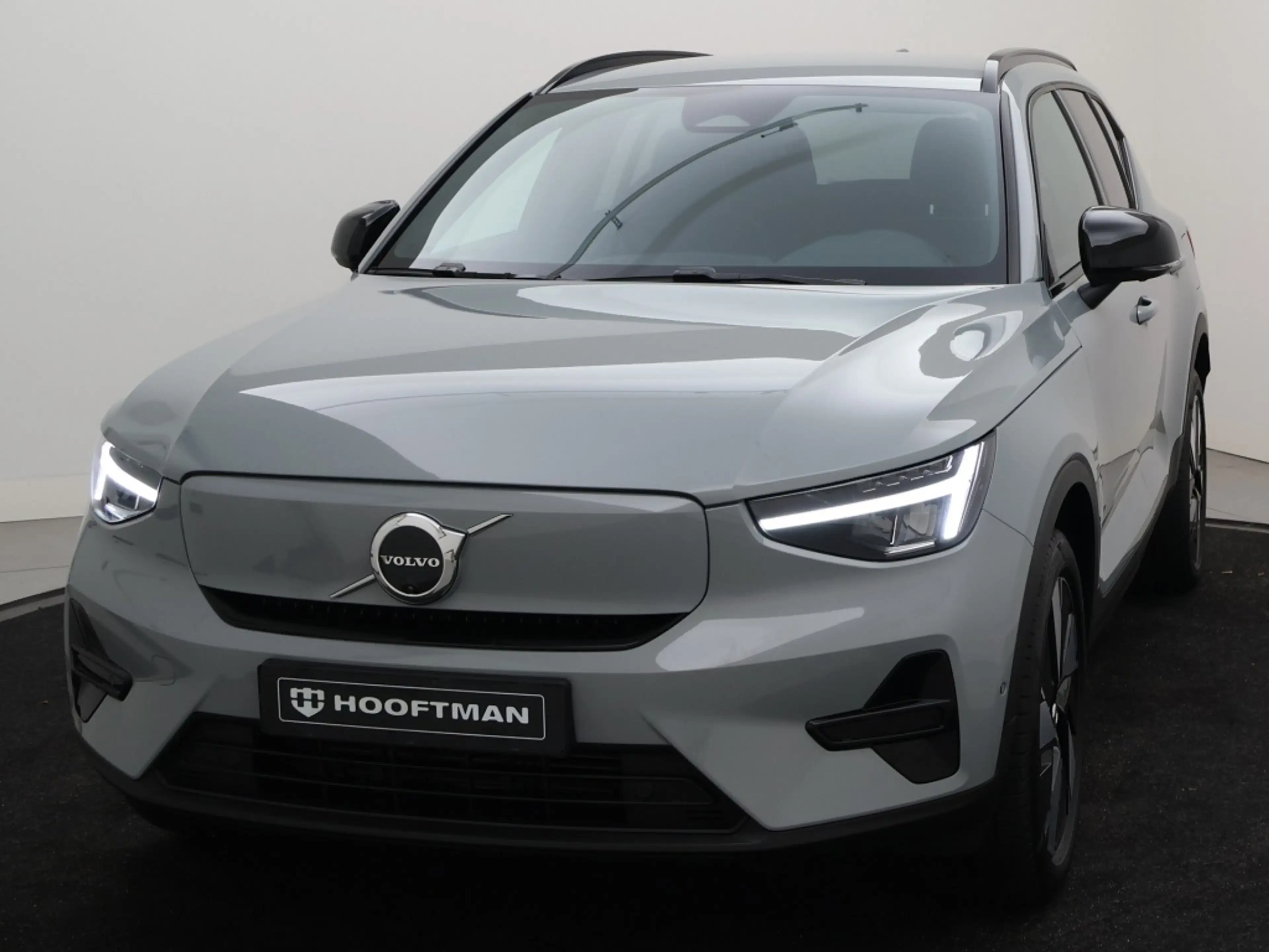 Volvo EX40 EXTENDED RANGE PLUS DARK 360GR CAM HARMAN KARDON G — photo 7