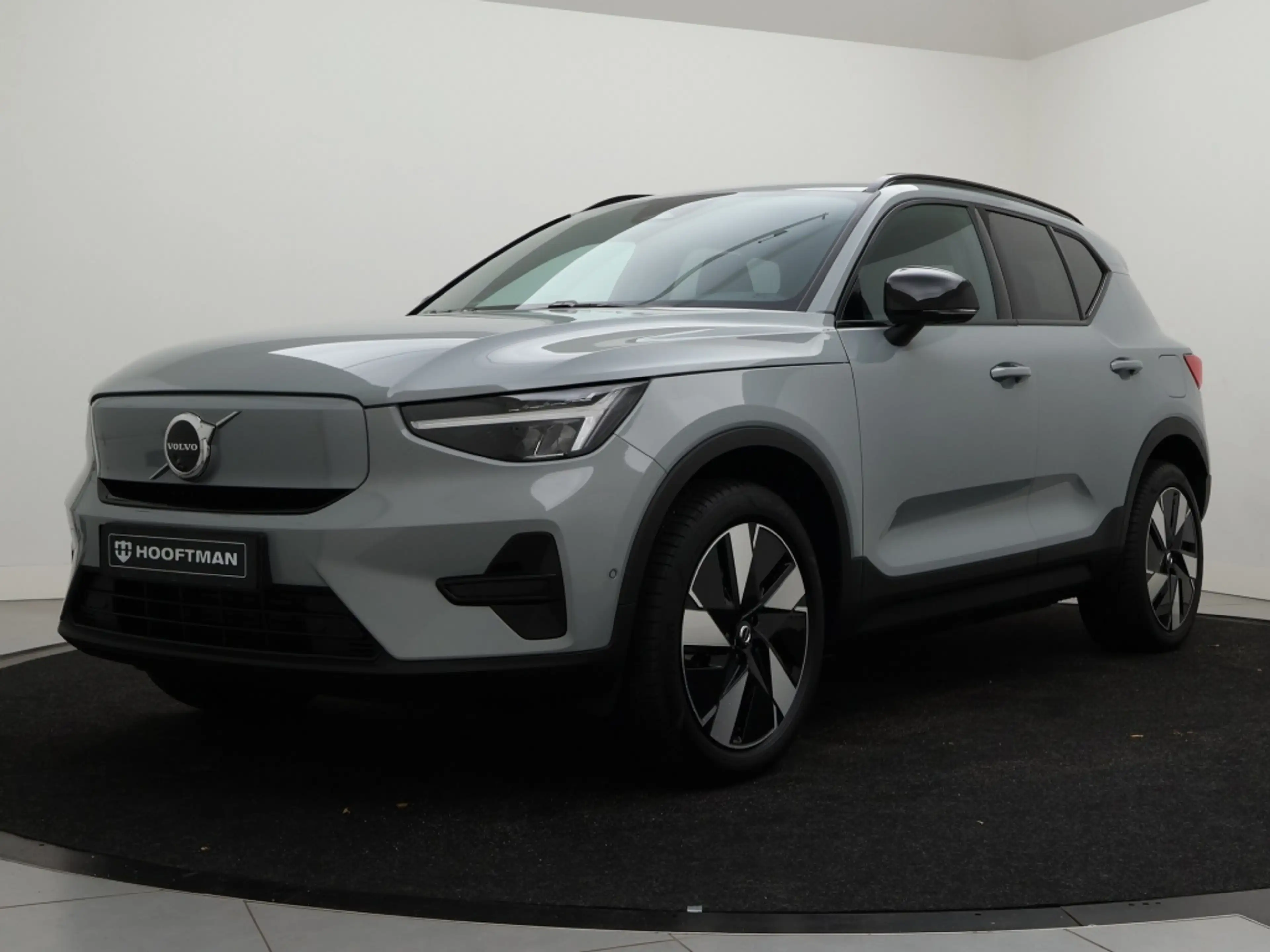 Volvo EX40 EXTENDED RANGE PLUS DARK 360GR CAM HARMAN KARDON G — photo 2