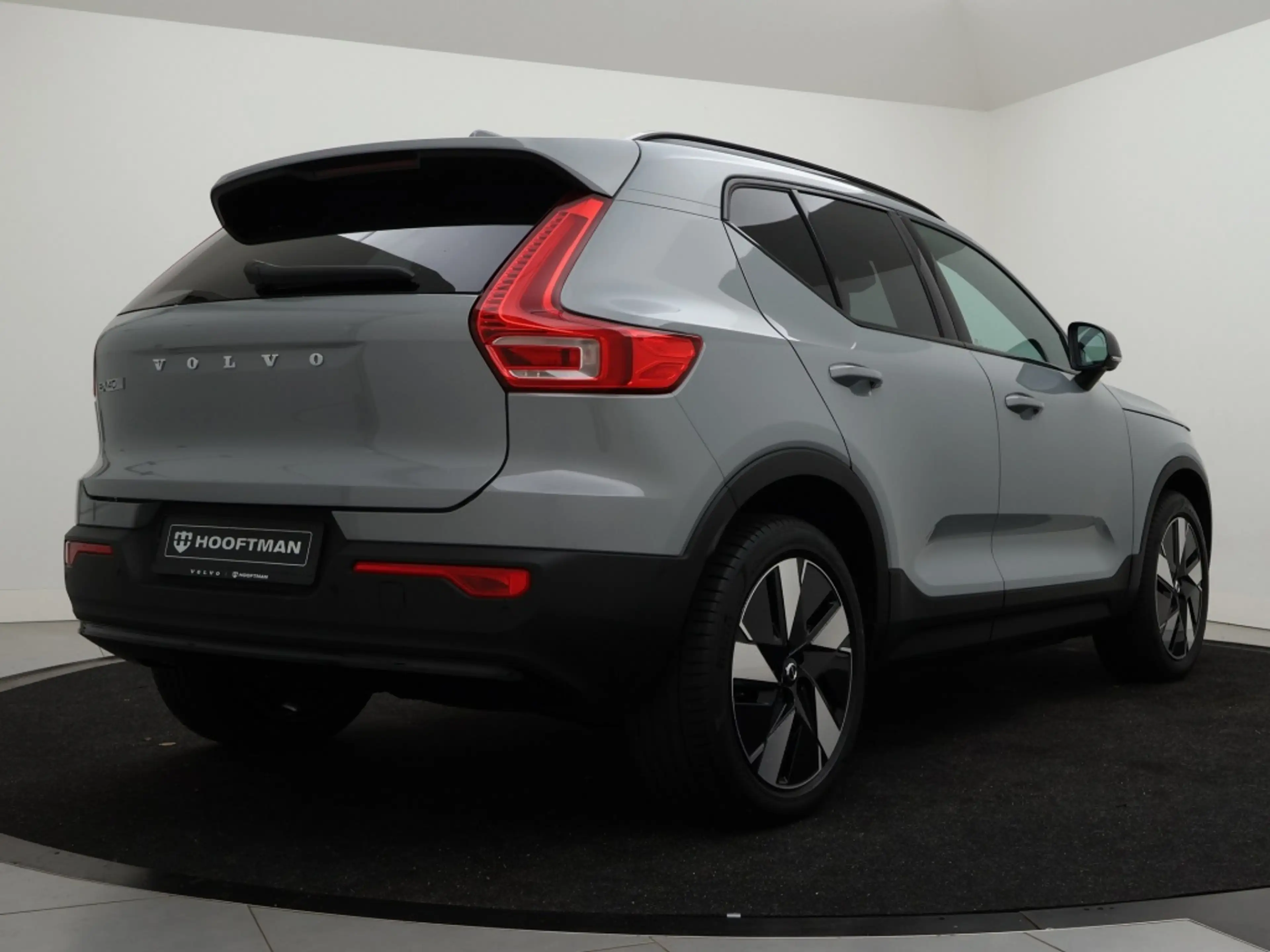 Volvo EX40 EXTENDED RANGE PLUS DARK 360GR CAM HARMAN KARDON G — photo 4