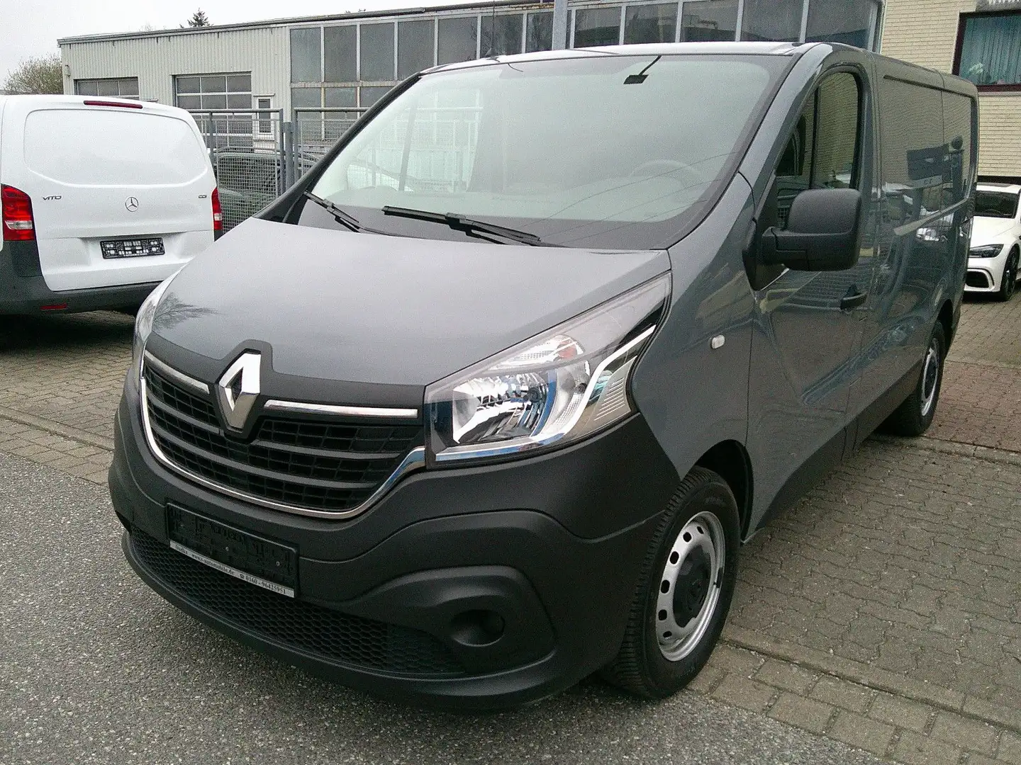 Renault Trafic Kasten L1H1 2,8t 120PS Grau - 1
