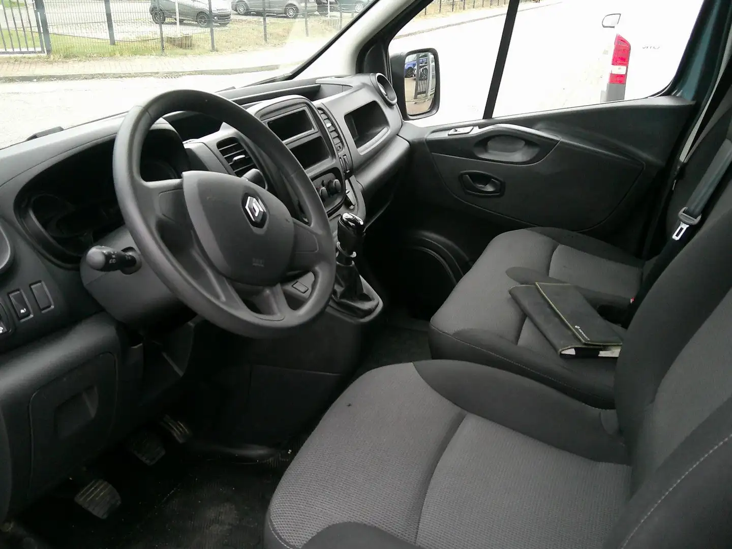 Renault Trafic Kasten L1H1 2,8t 120PS Grau - 2