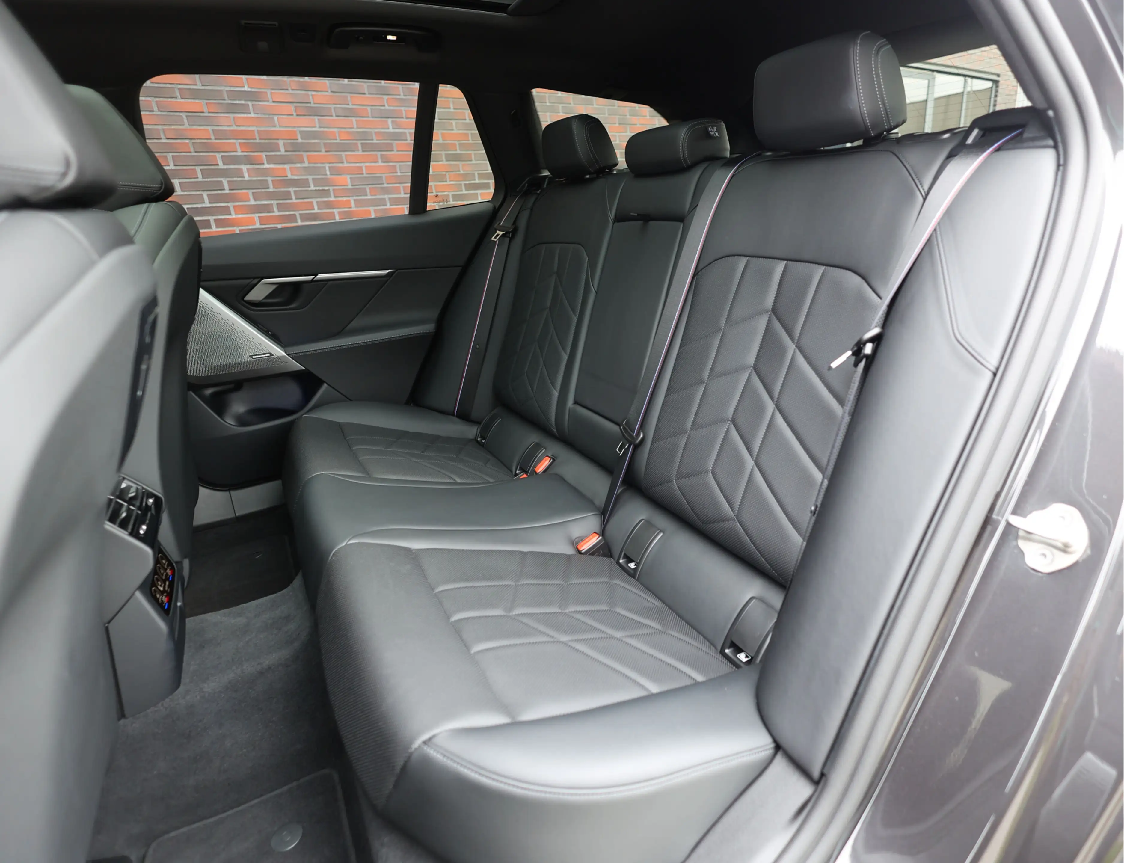 BMW 550 5-serie Touring 550e xDrive | M Sport Pro - Trekha — photo 28