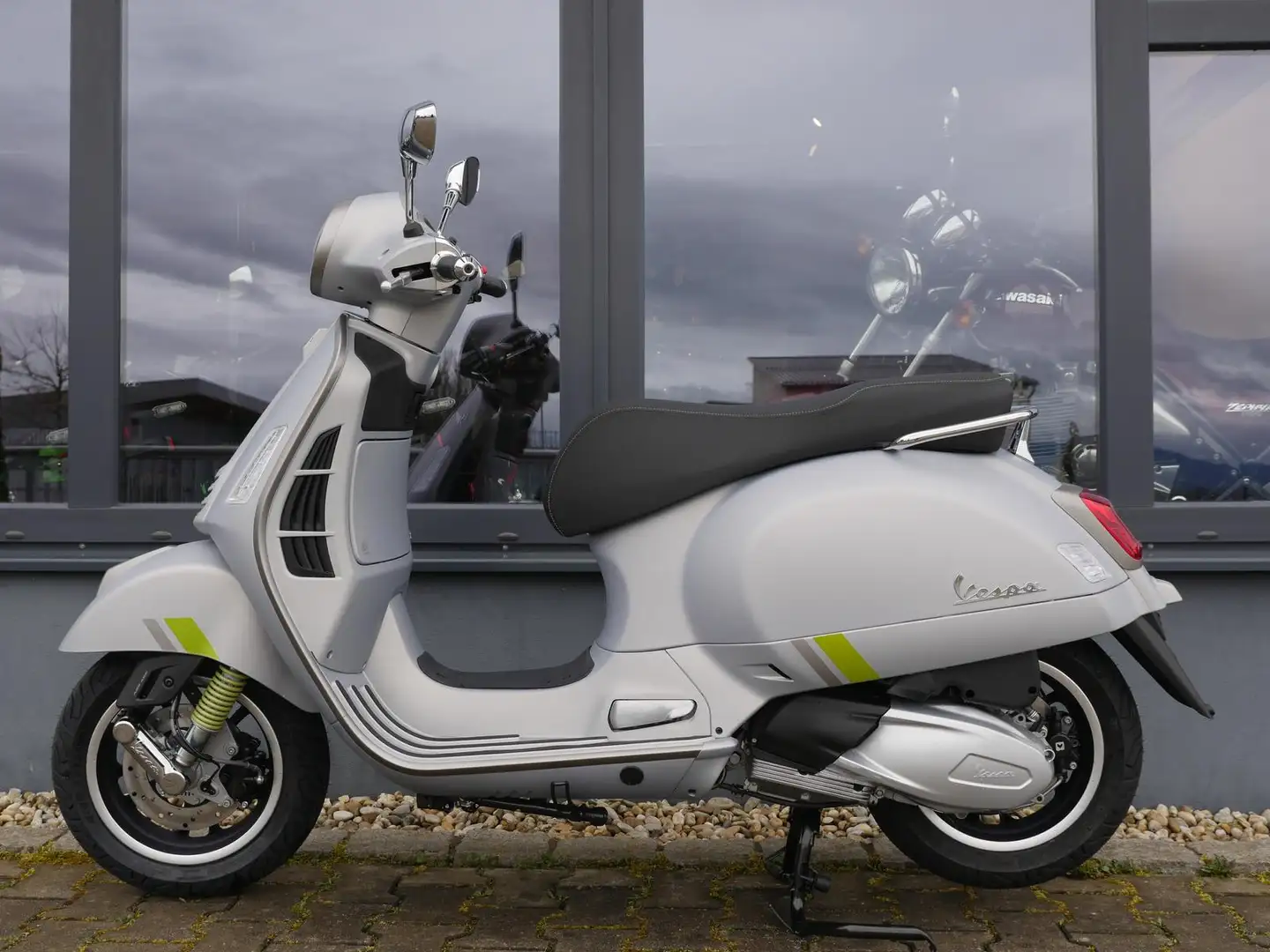 Vespa GTS 300 Supertech - 1. Hand - TOP Gris - 2