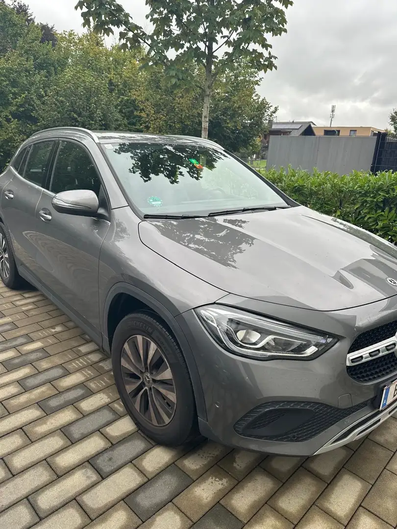 Mercedes-Benz GLA 180 GLA 180 d Aut. Grau - 2