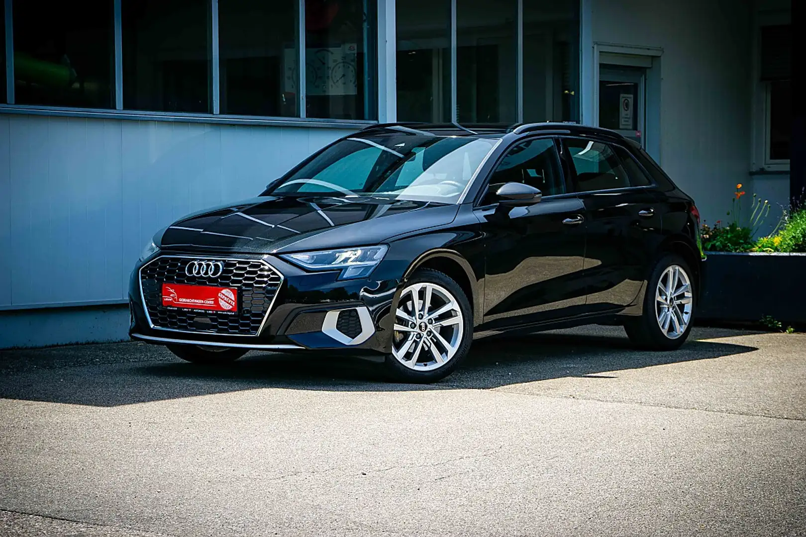 Audi A3 30 TSI advanced *GARANTIE*SITZHEIZUNG* Schwarz - 2