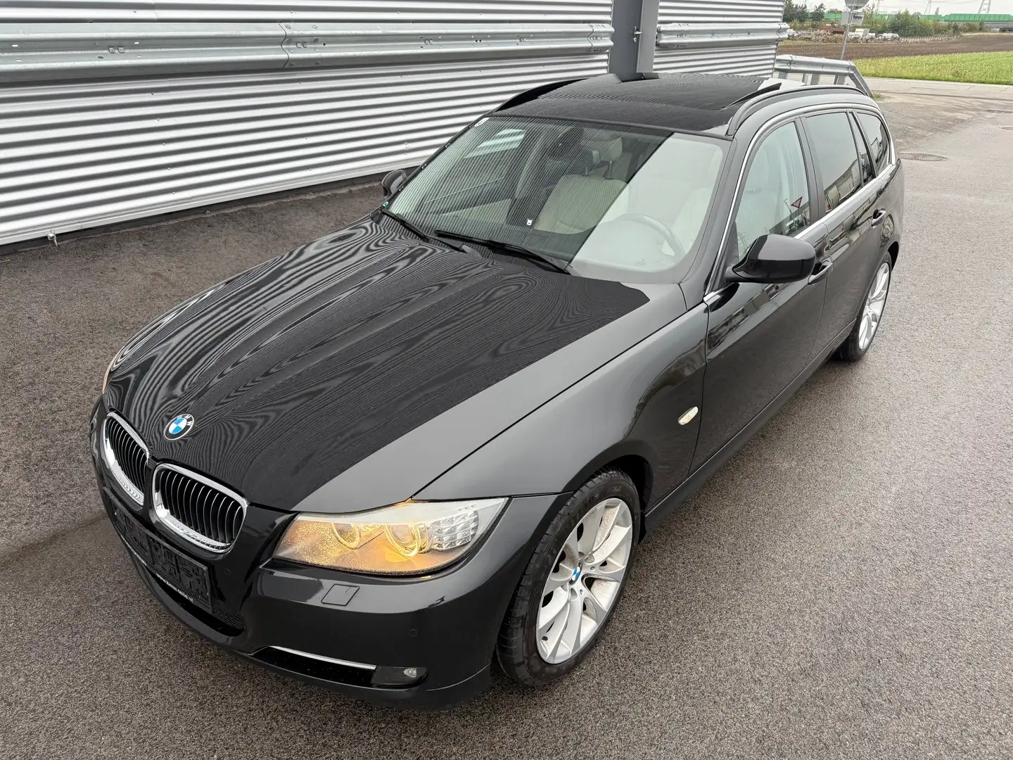 BMW 318 d Touring Österreich-Paket Aut. ID:74 Zwart - 1