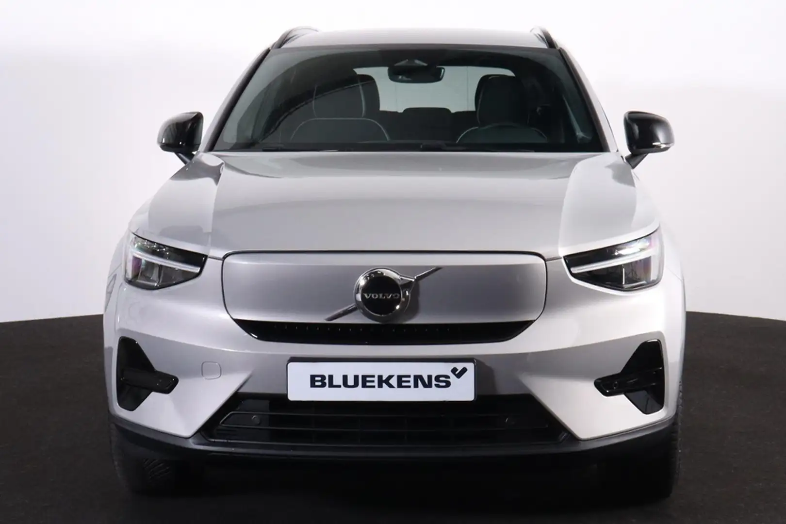 Volvo XC40 Core 69 kWh - Parkeercamera achter - Verwarmde voo Zilver - 2