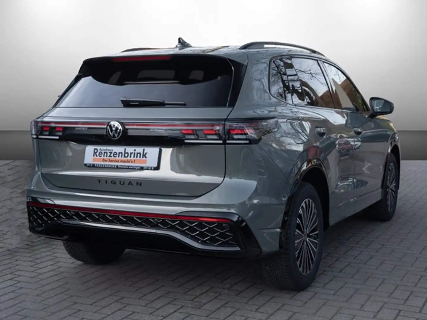 Volkswagen Tiguan R-Line 2.0 TSI DSG 4Motion Black Style Vert - 2