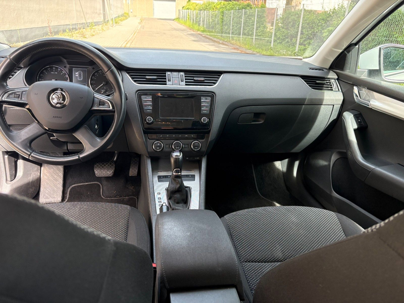 Skoda Octavia 2.0 TDI AUTOMATIK DSG 4x4 Combi Klima — photo 13