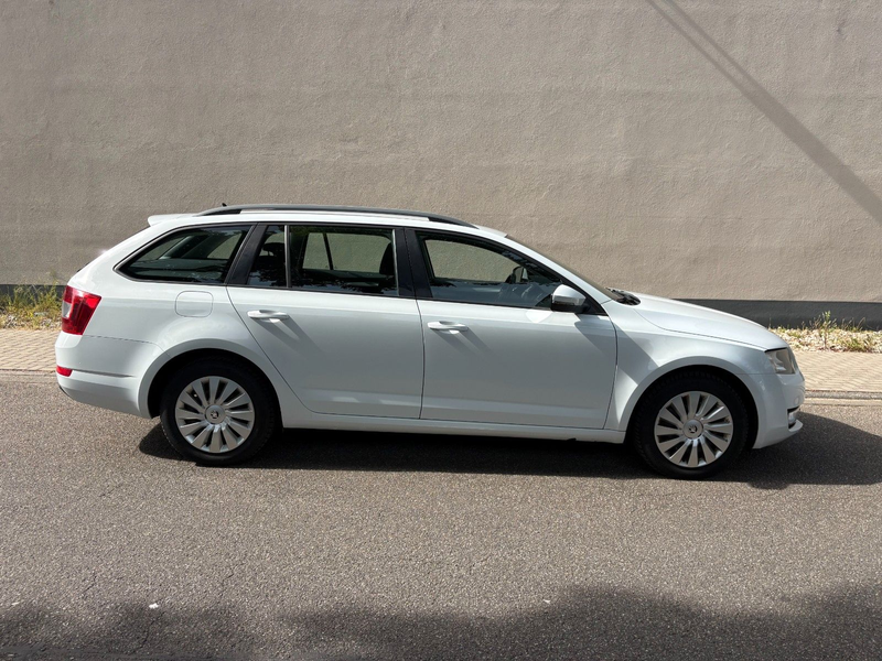 Skoda Octavia 2.0 TDI AUTOMATIK DSG 4x4 Combi Klima — photo 5