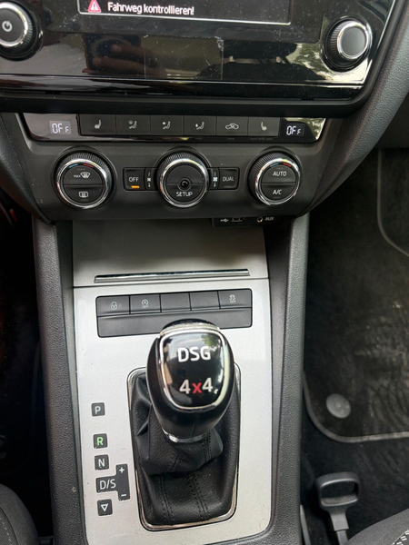 Skoda Octavia 2.0 TDI AUTOMATIK DSG 4x4 Combi Klima — photo 15