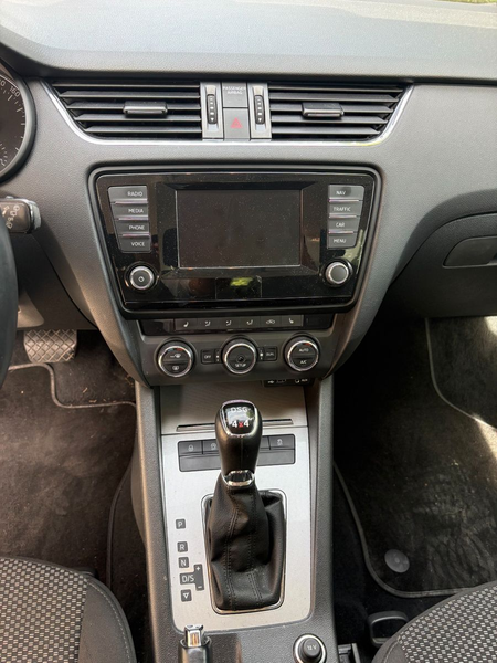 Skoda Octavia 2.0 TDI AUTOMATIK DSG 4x4 Combi Klima — photo 14