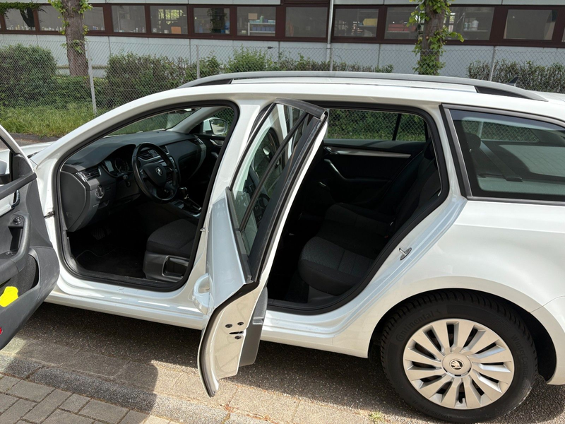 Skoda Octavia 2.0 TDI AUTOMATIK DSG 4x4 Combi Klima — photo 9