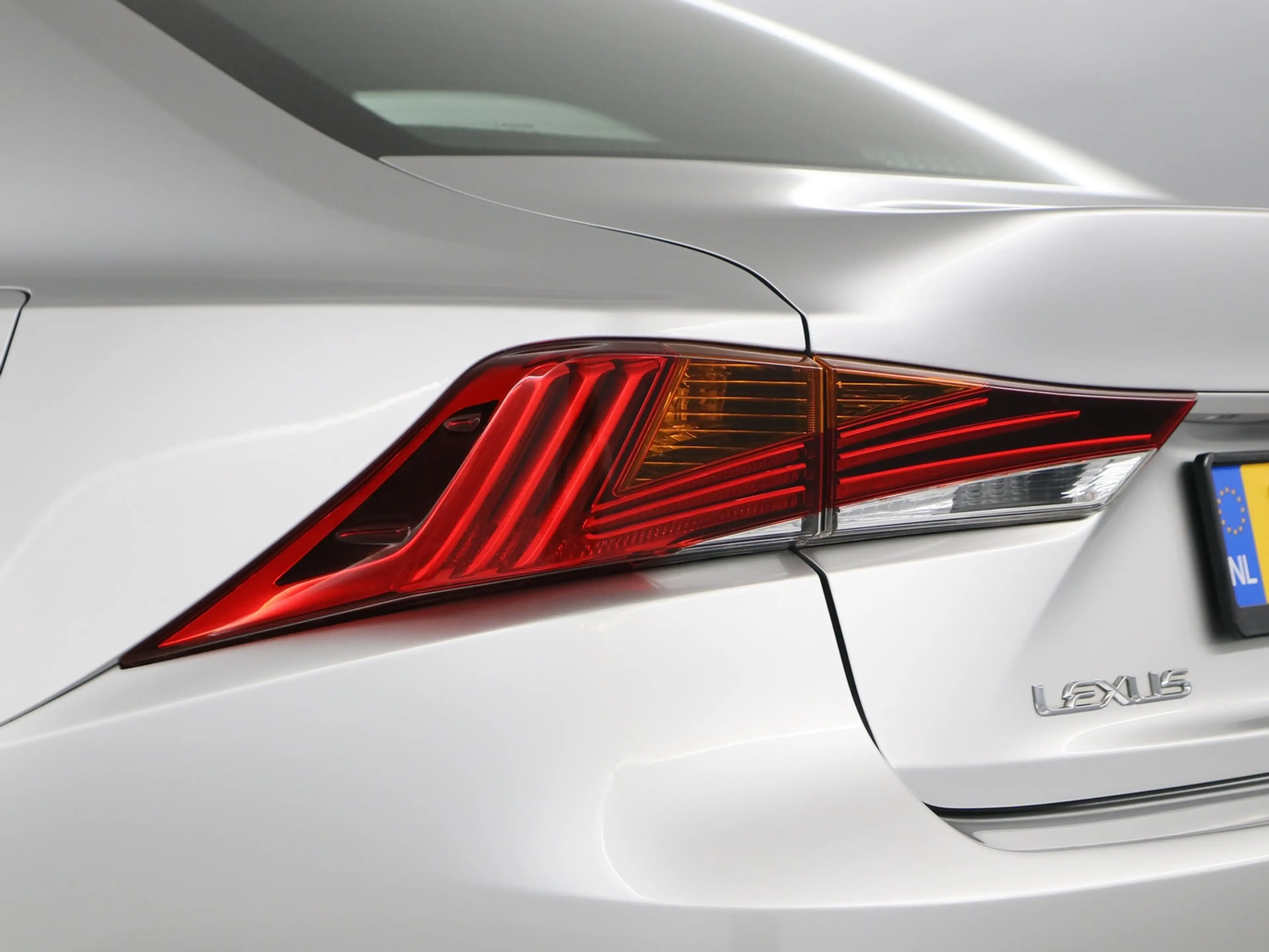 Lexus IS 300 300h Hybrid F-Sport Line | Adaptief Dempingsysteem — photo 4