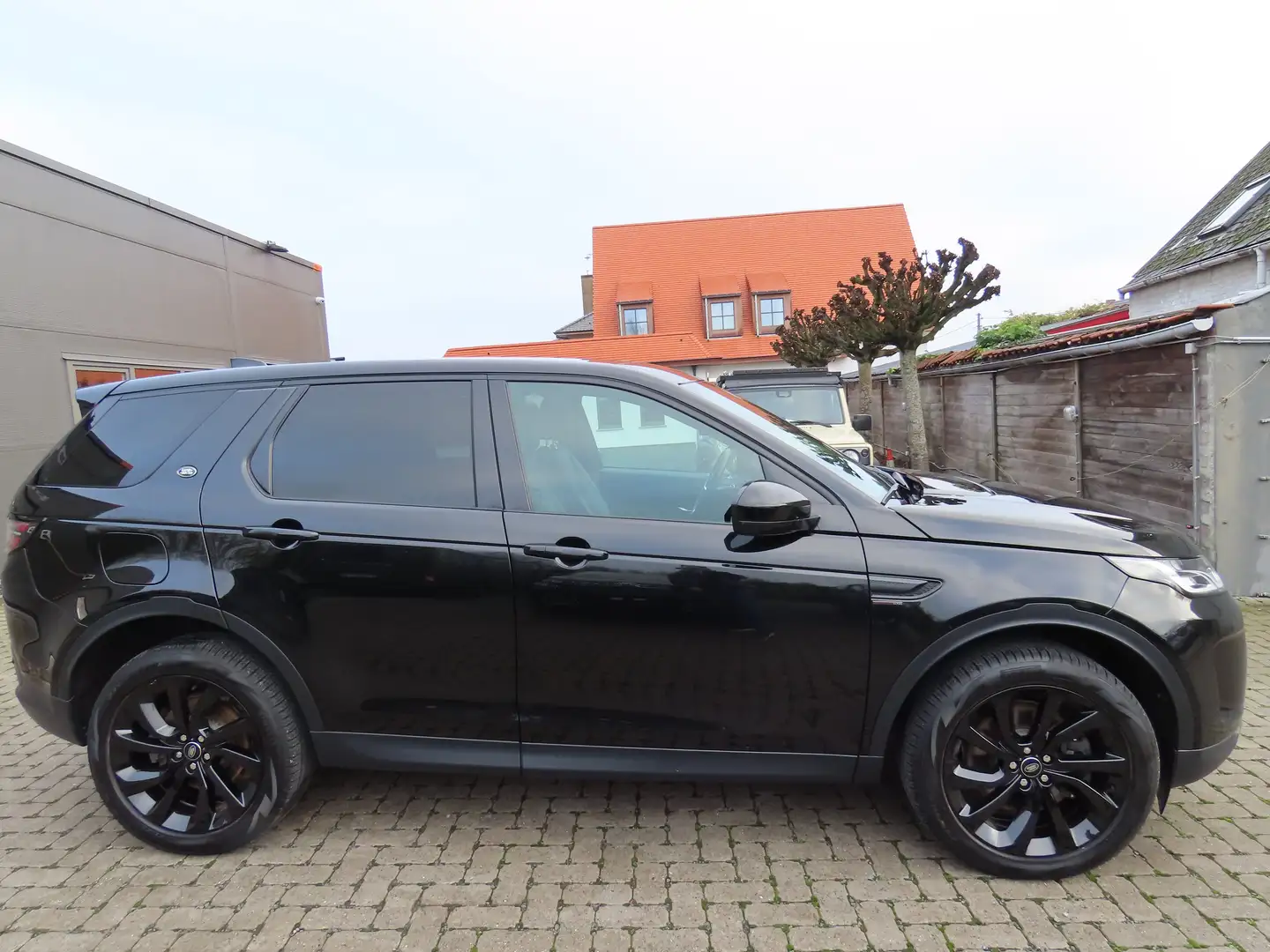 Land Rover Discovery Sport P300e R-Dynamic HSE Schwarz - 2