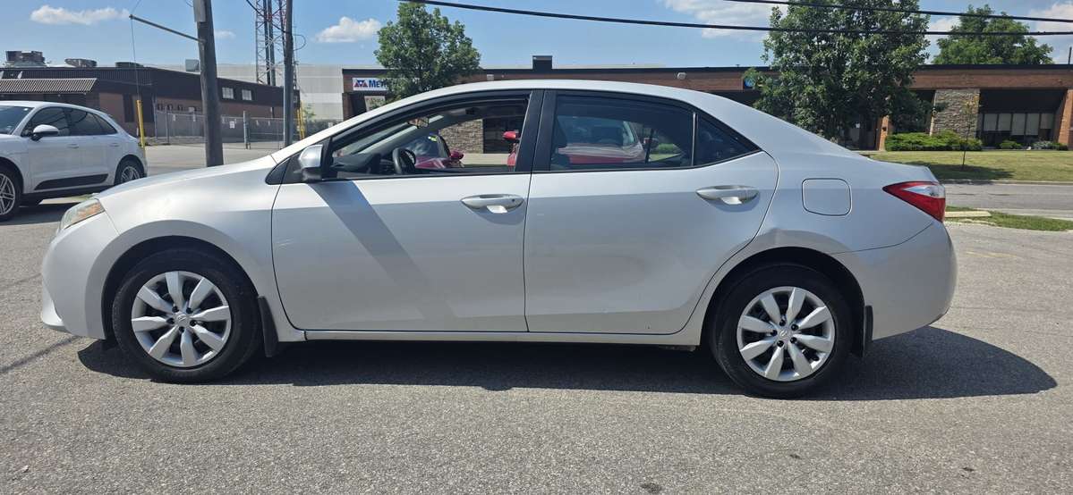 2015 Toyota Corolla LE — снимка 1