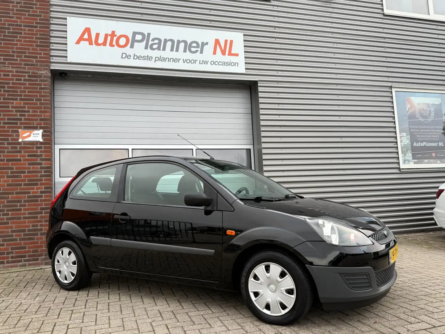 Ford Fiesta 1.3-8V Champion! Airco! Nieuwe APK! Zwart - 2