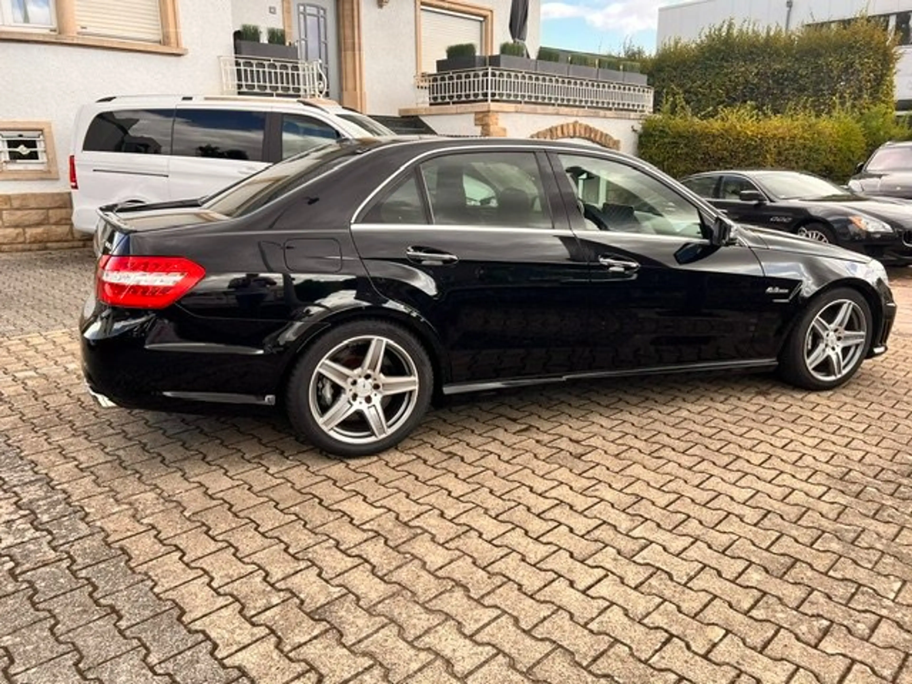 Mercedes-Benz E 63 AMG E 63 AMG AMG Speedshift 7G-MCT — photo 12