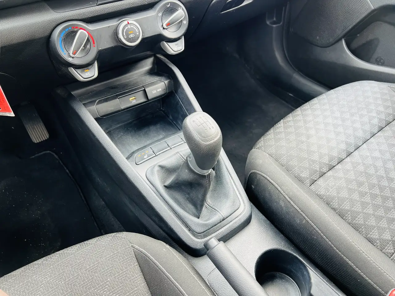 Kia Rio снимка Kia Rio