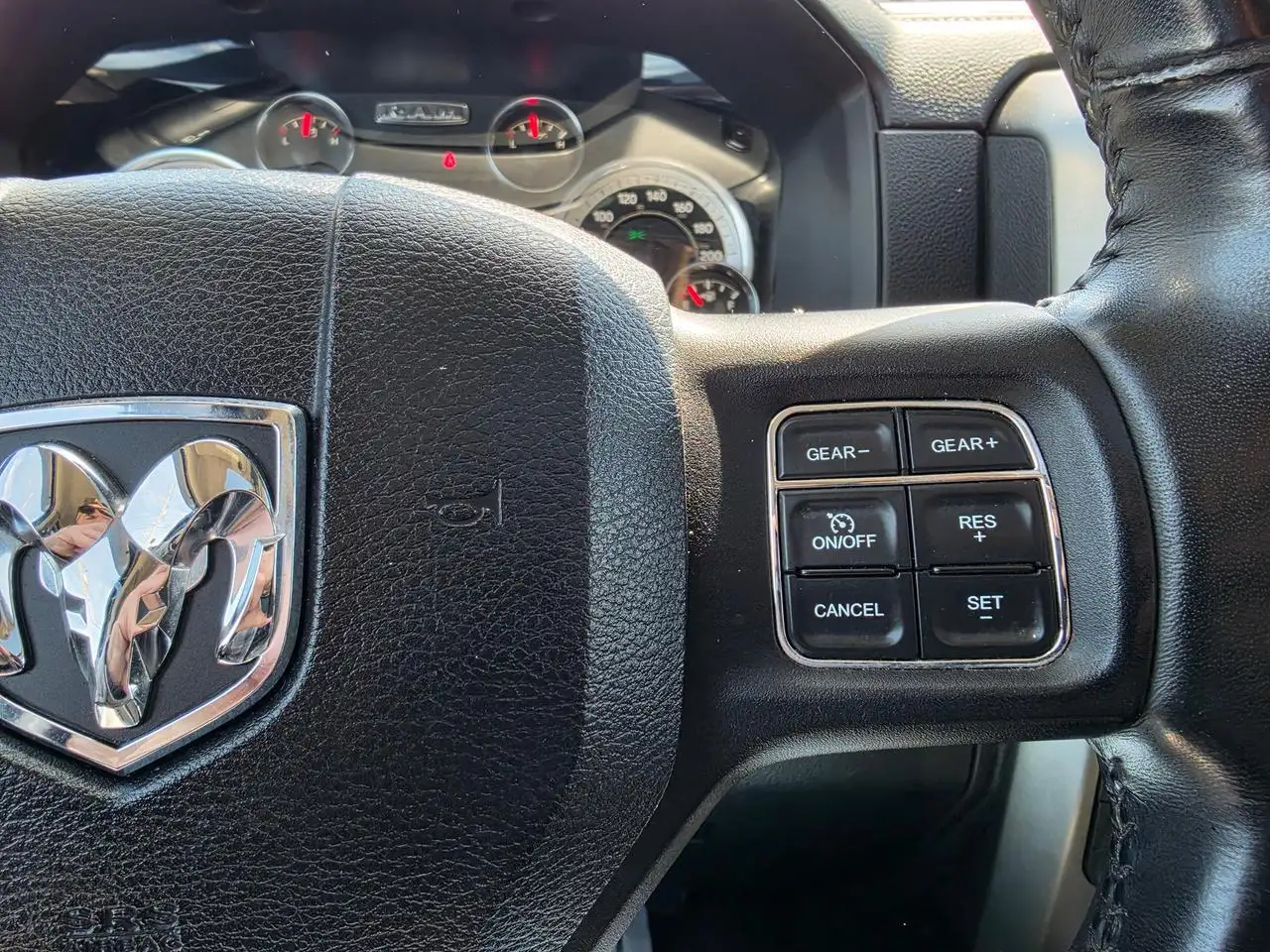 RAM 1500 снимка RAM 1500