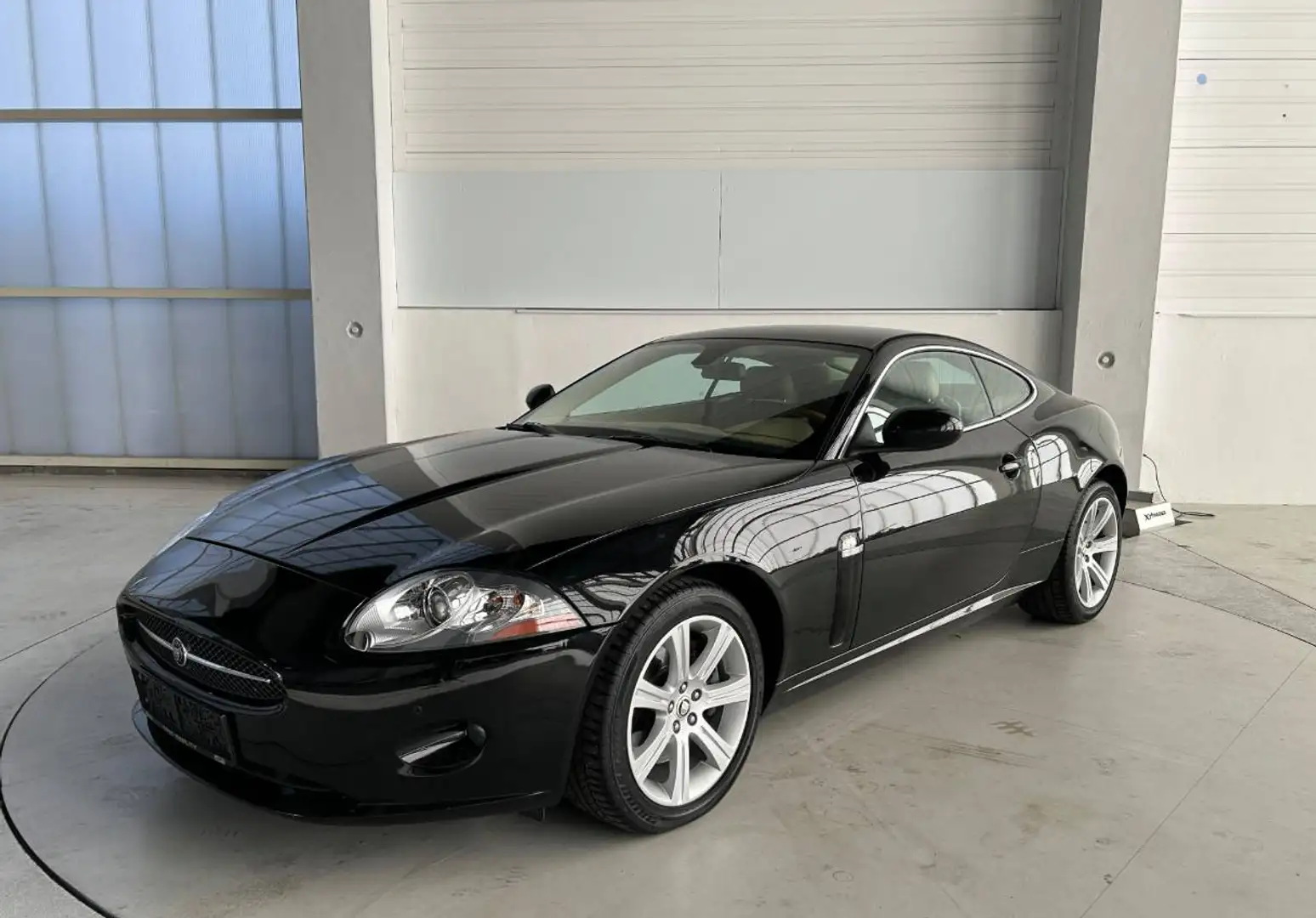 Jaguar XK Schwarz - 1