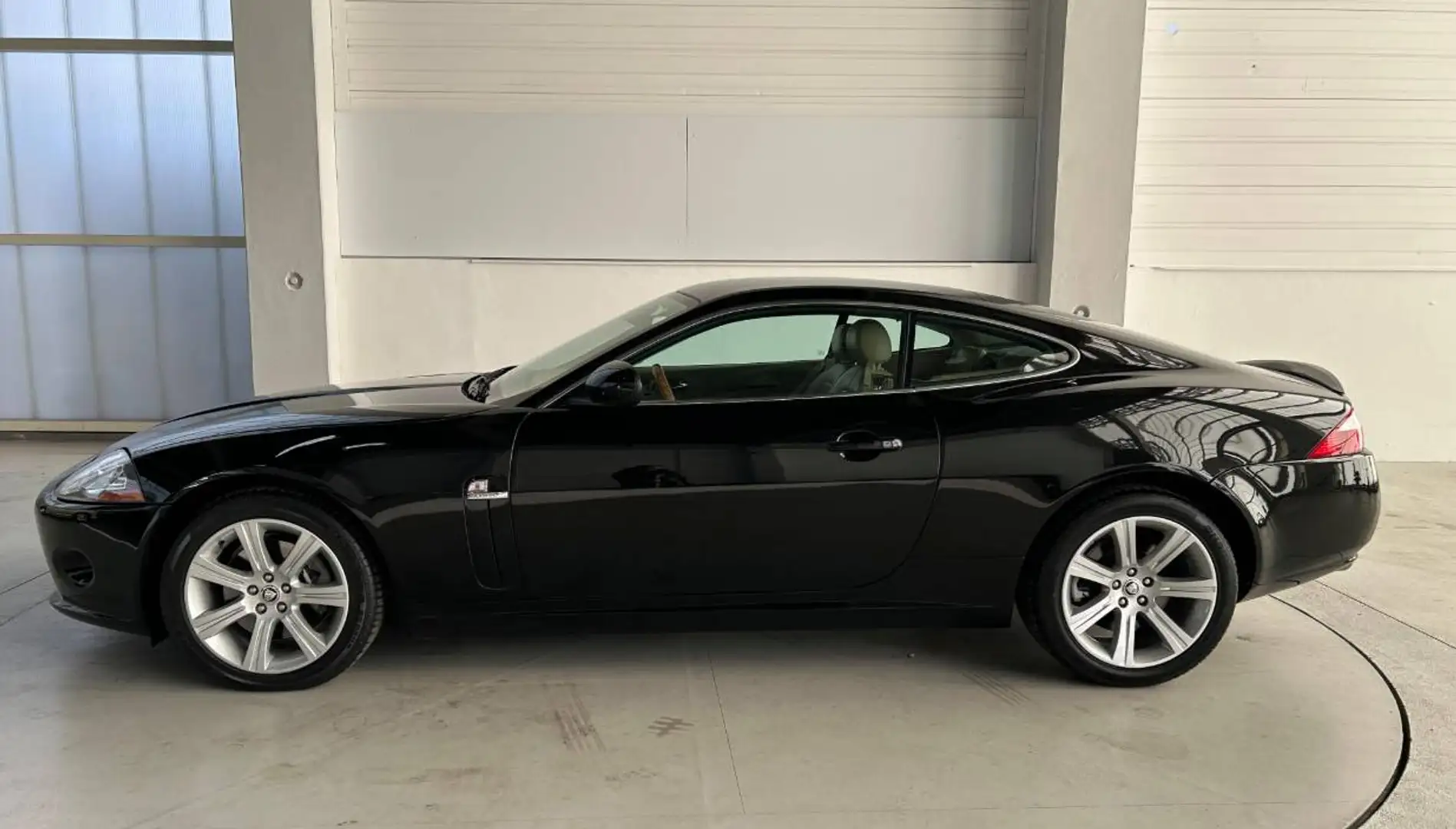 Jaguar XK Schwarz - 2