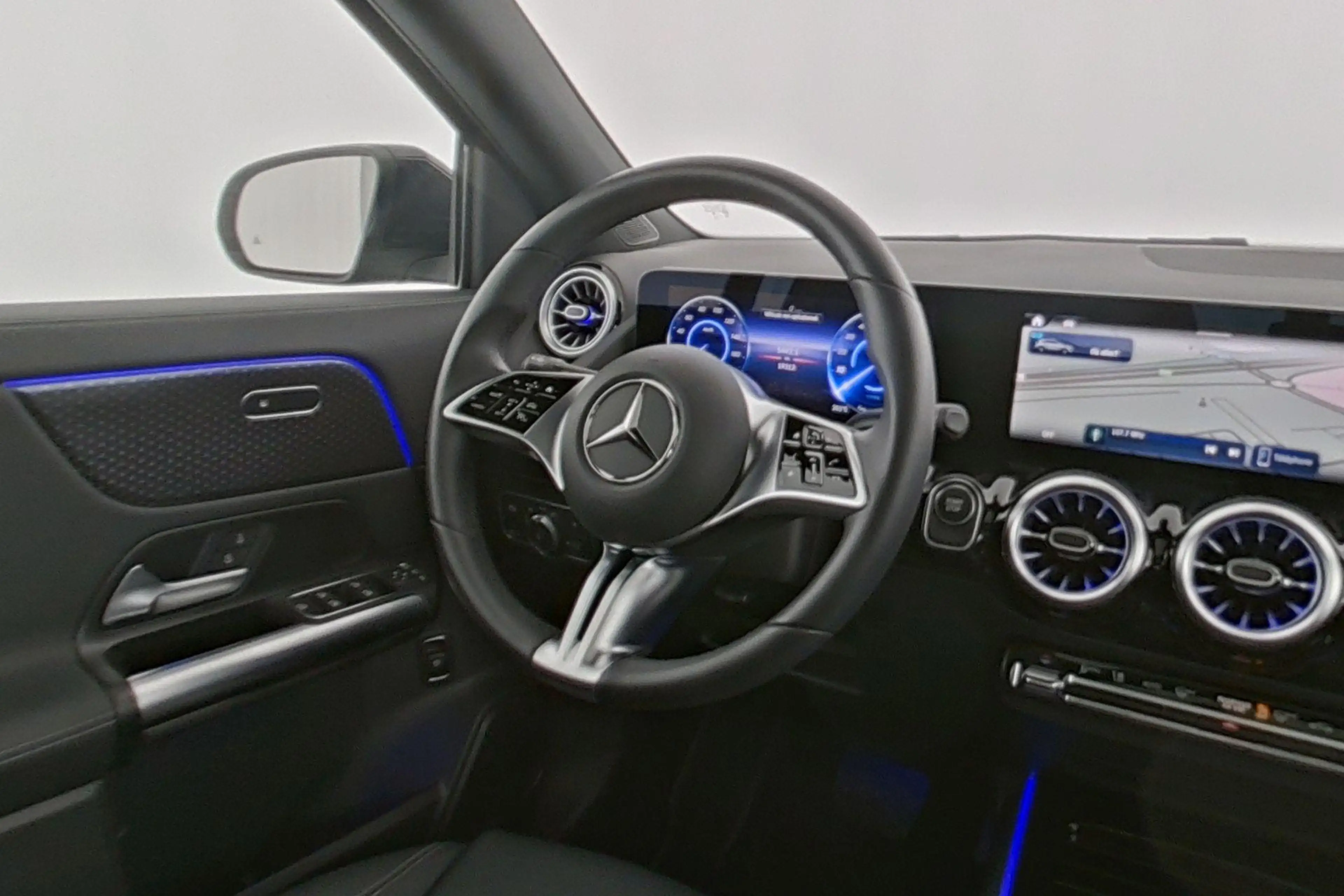 Mercedes-Benz EQA 250 250+ Business Line — photo 13