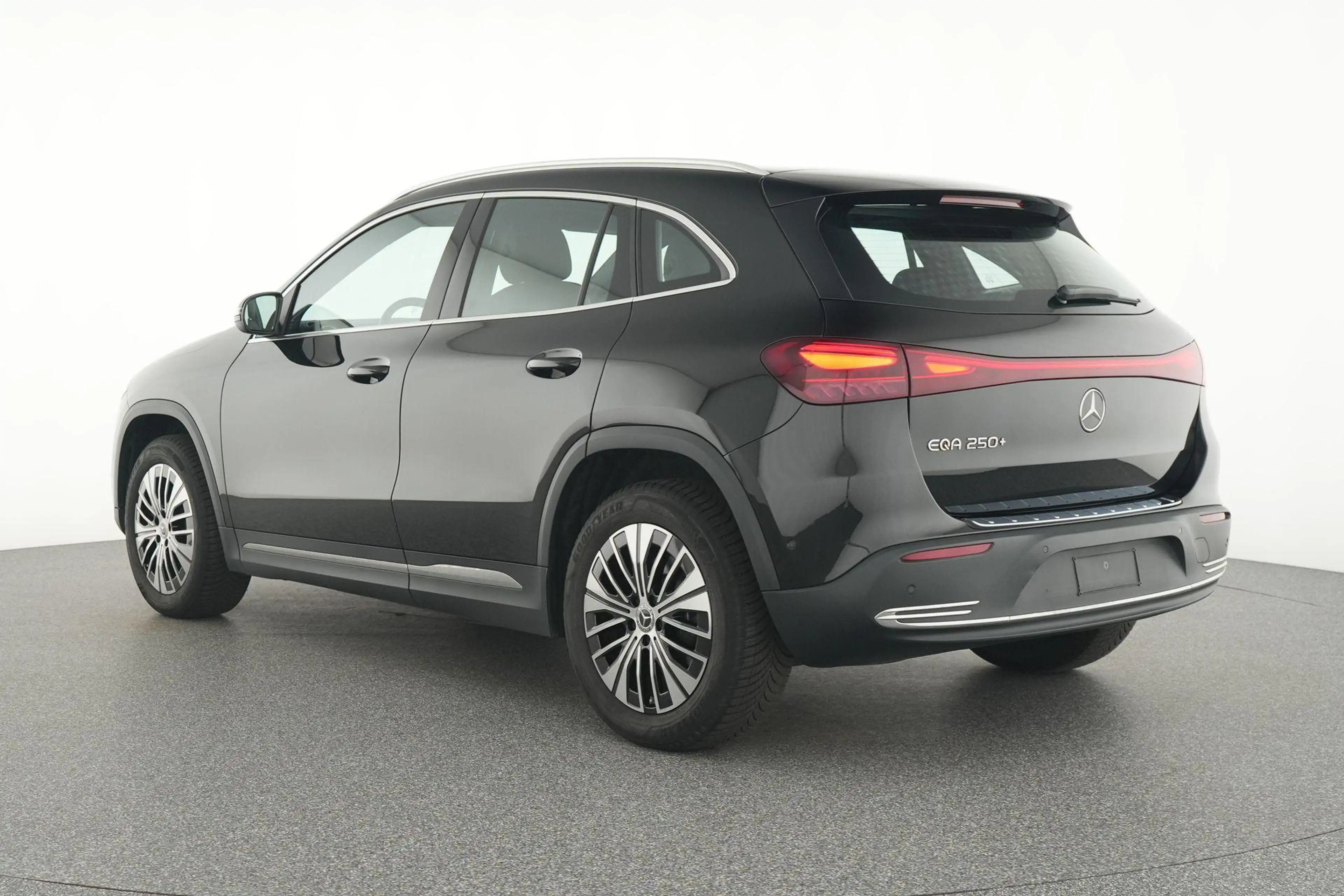Mercedes-Benz EQA 250 250+ Business Line — photo 3
