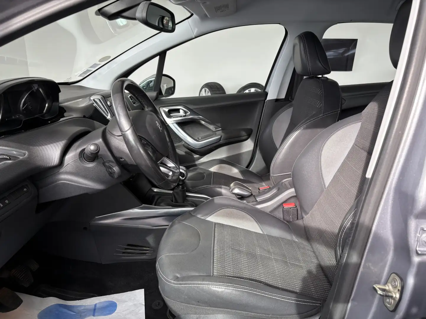 Peugeot 2008 1.6 e-HDi 115ch Allure - 2