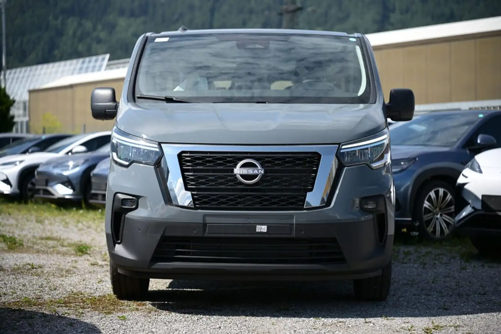 Nissan Primastar Kombi L1H1 3,0t 150 N-Connecta 9-Sitzer Grau - 2